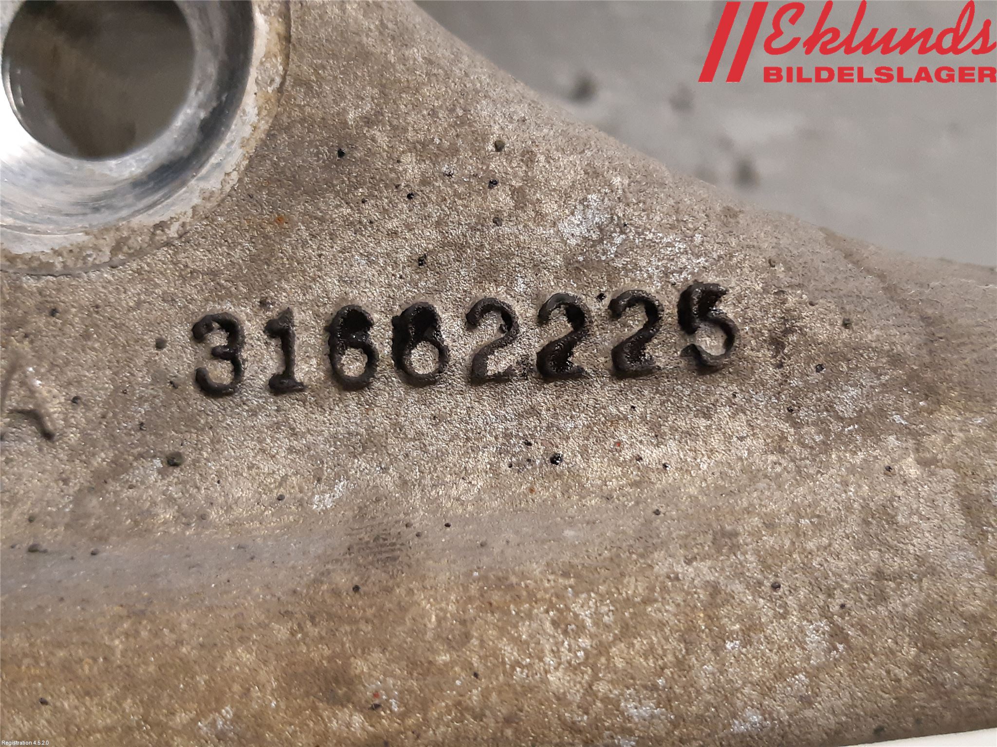 Volvo V90 17->> Styrspindel Lagerhus Vä