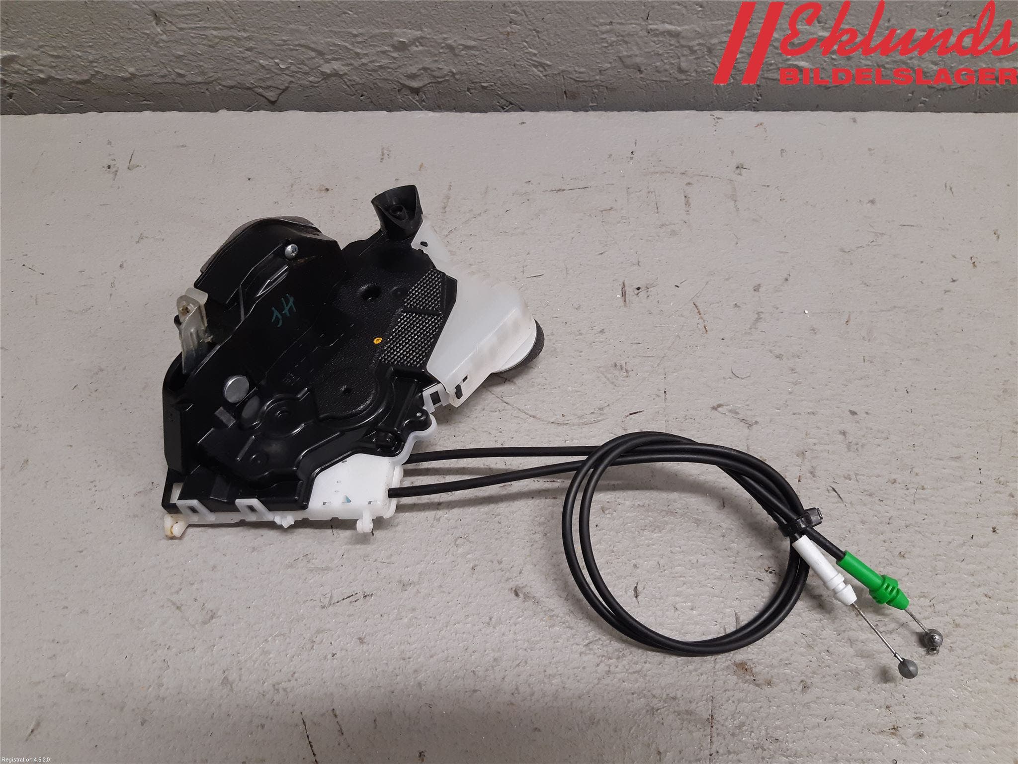 Toyota YARIS XP130 12-14 Låskista-Dörrlås