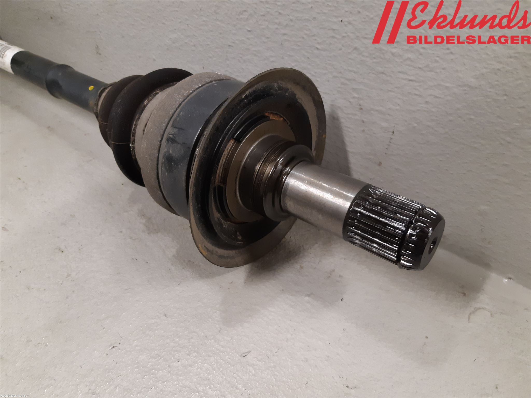 BMW 3 F30/F31/F80 12-19 Drivaxel Bak Vänster