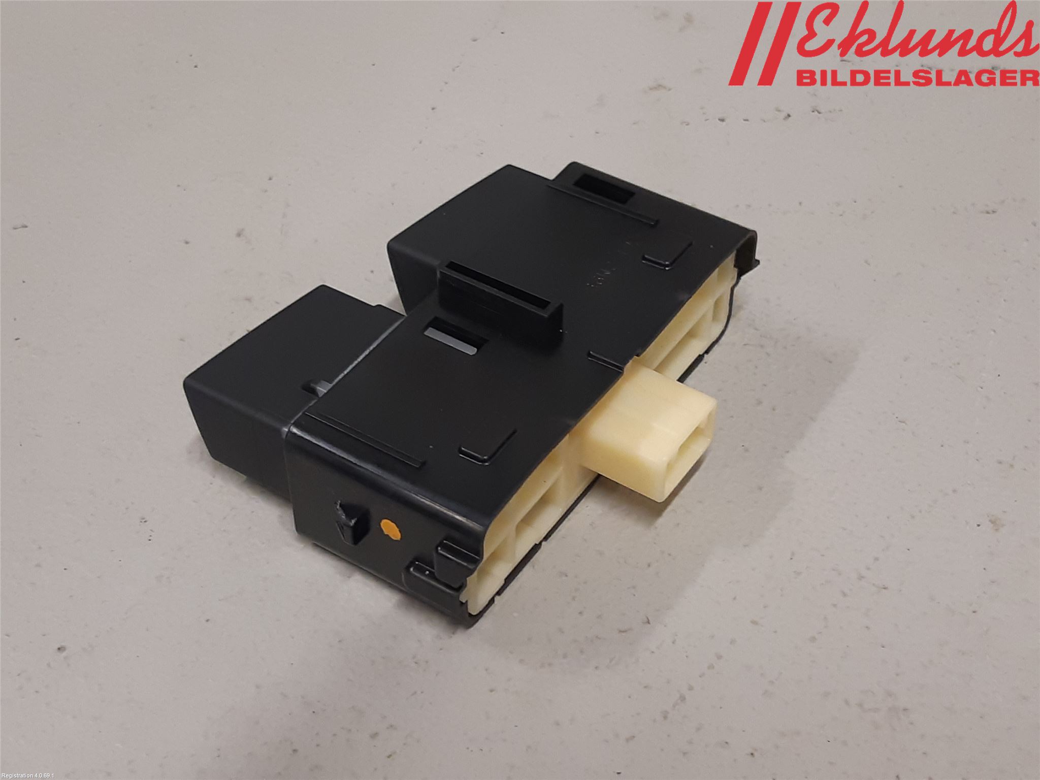 Lexus ES 250/300/330 Strömställare Tanklucka