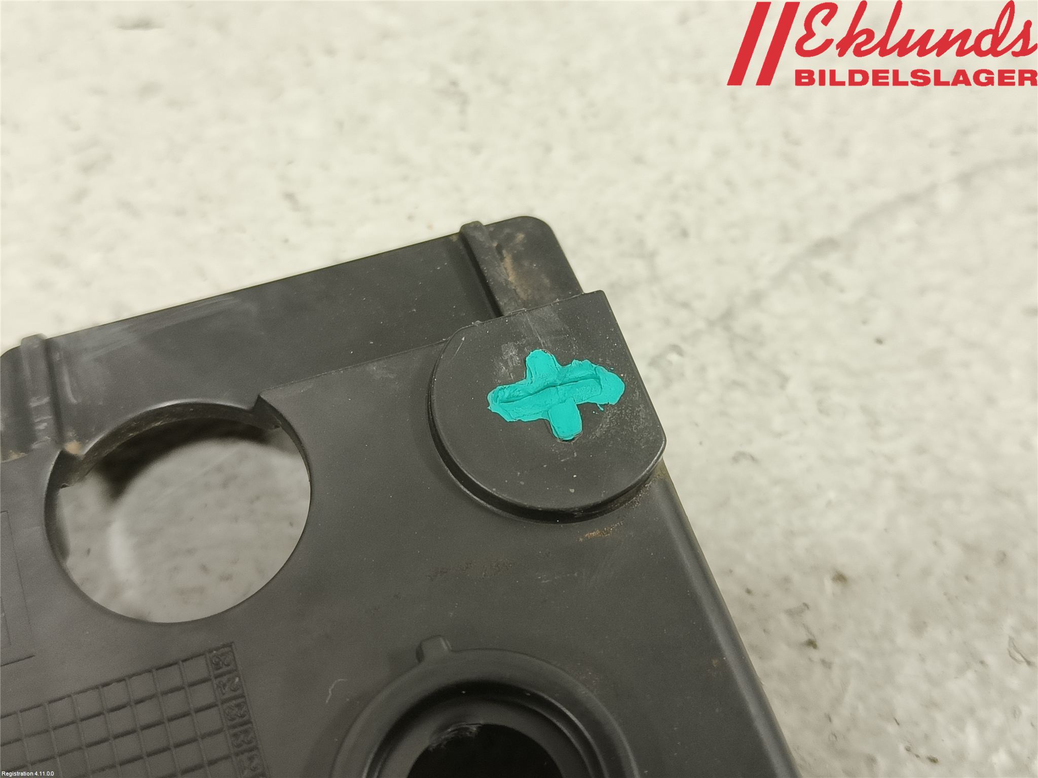 Volvo V60 19- Skärmfäste Fram Hö