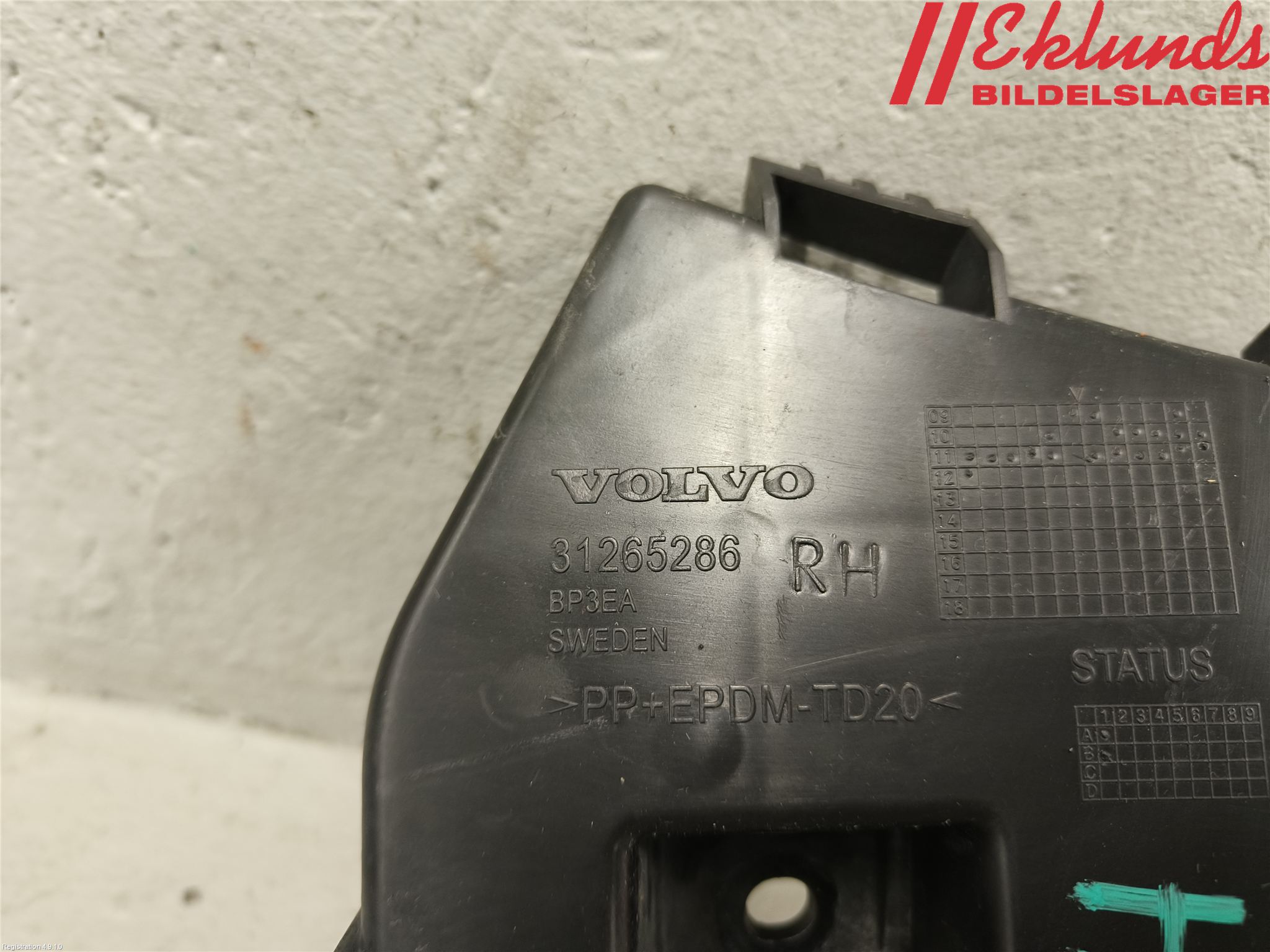 Volvo V60 11-13 Stötfångarfäste Bak Hö