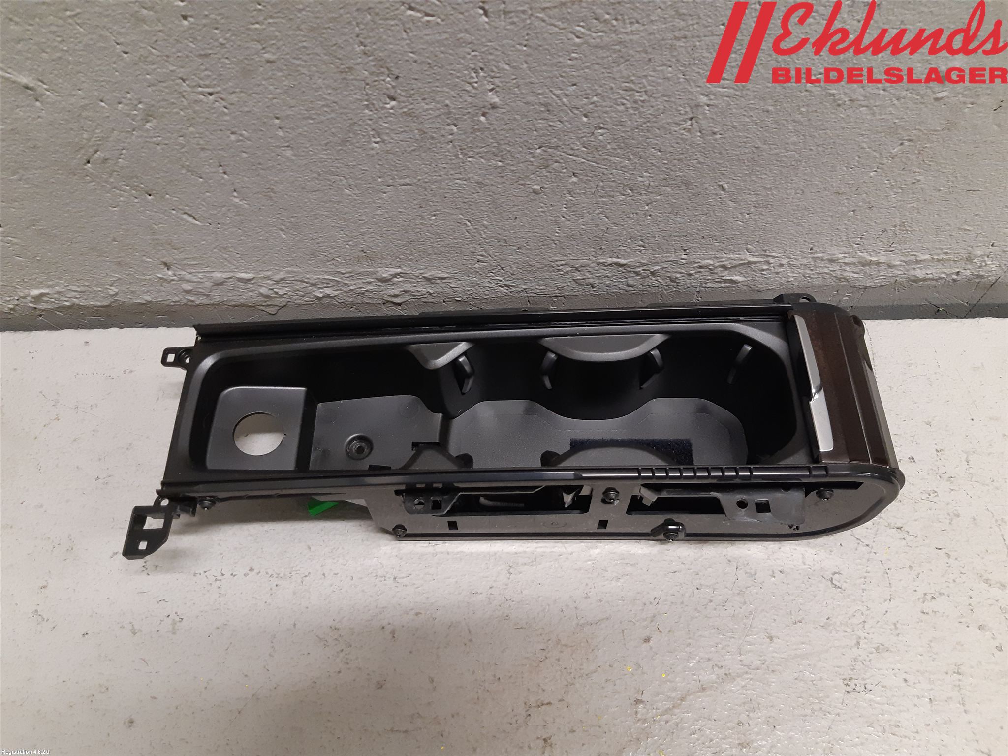 Volvo XC90/RECHARGE 16- Mugghållare