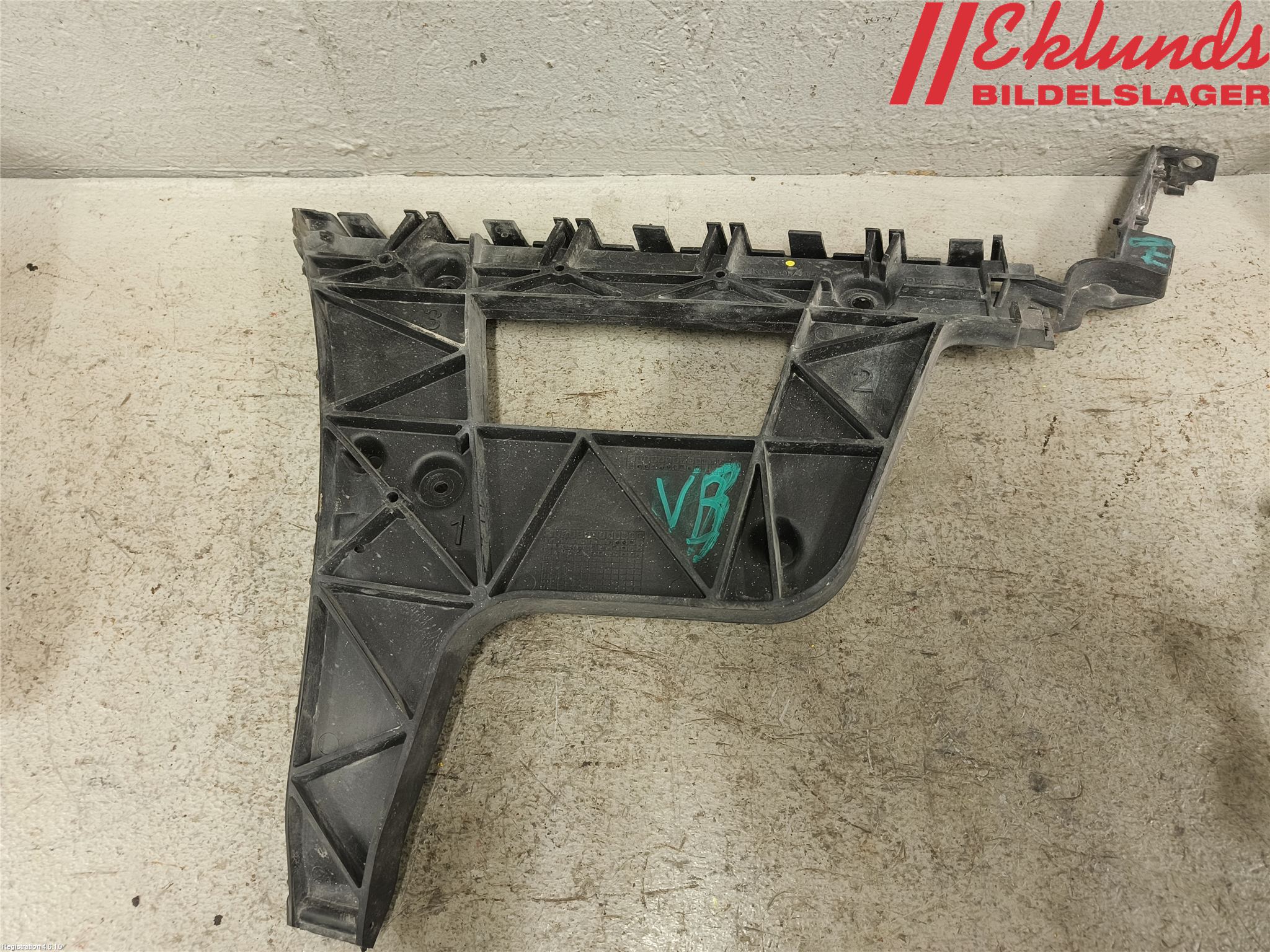 Audi A4/S4 08-11 Stötfångarfäste Bak Vä