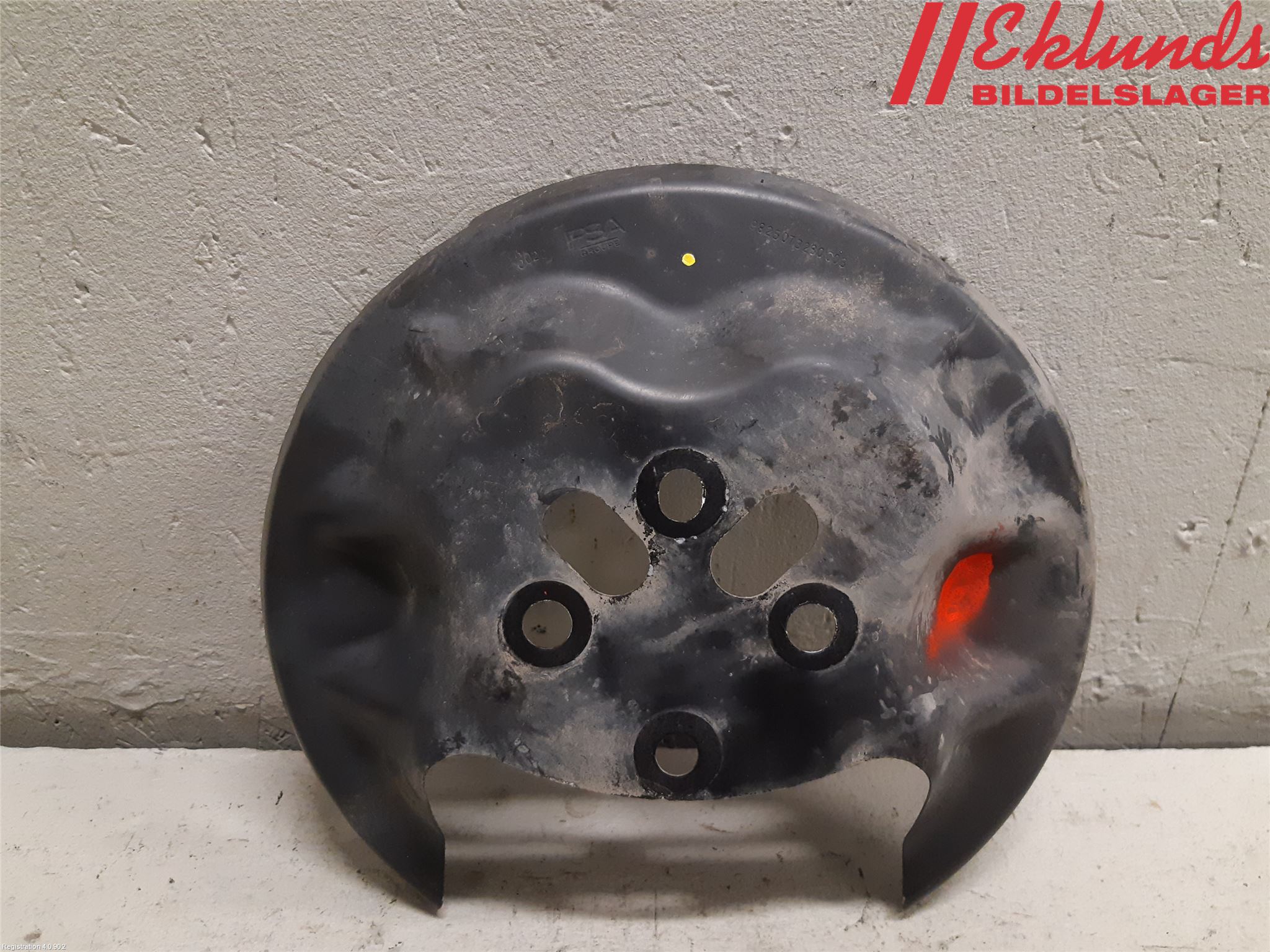 Peugeot 2008/E-2008 20- Bromssköld Bak