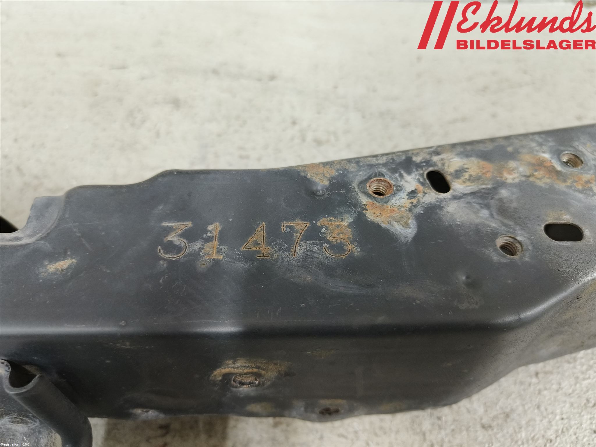 Toyota AVENSIS 09-15 Front Huvlåsplåt-Balk