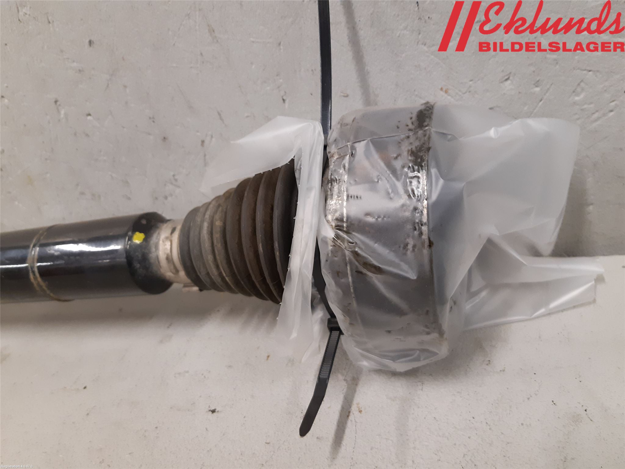 Volkswagen VW CADDY 11-15 Drivaxel Fram Höger