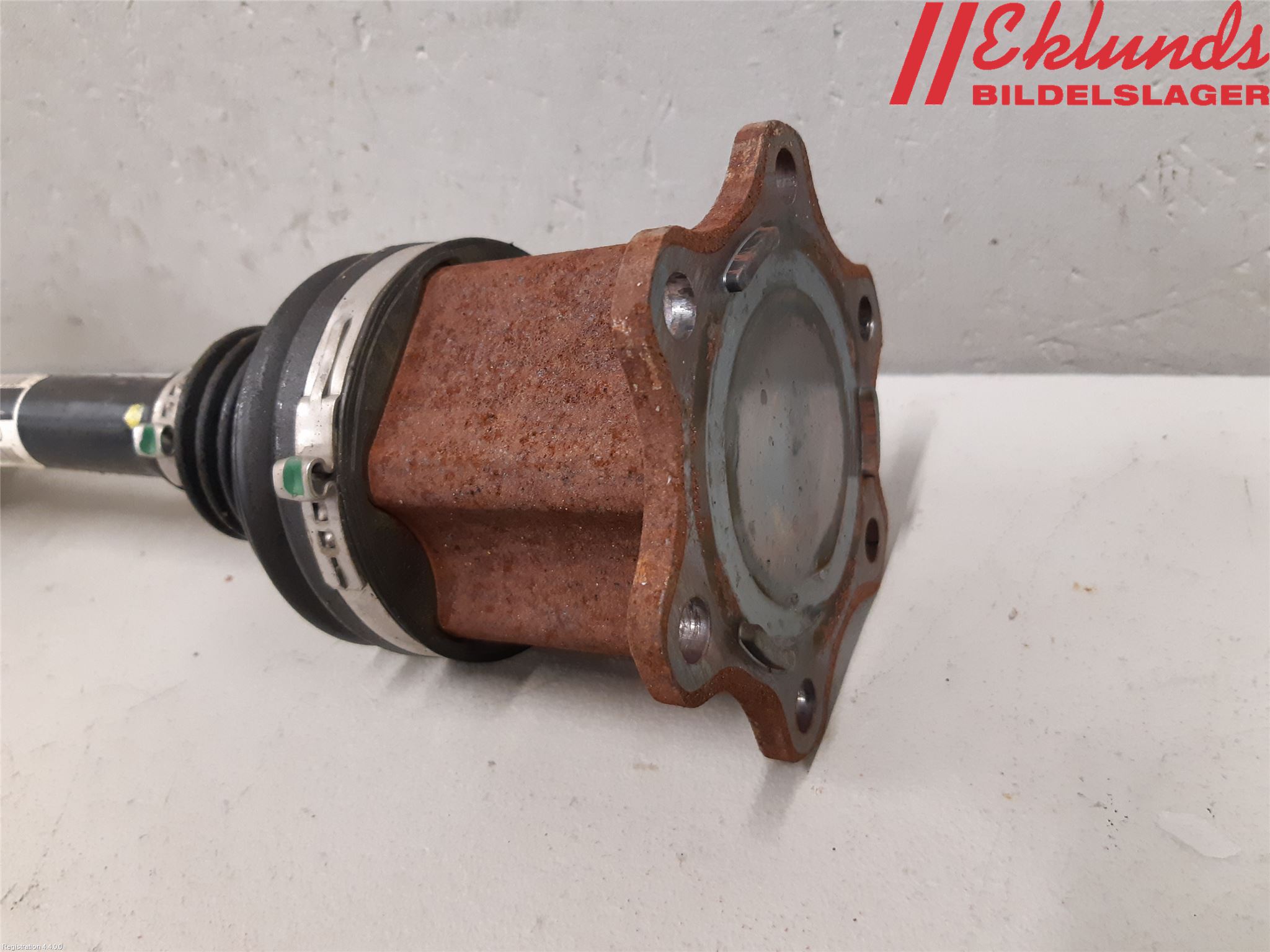 Volkswagen VW PASSAT 11-14 Drivaxel Fram Vänster