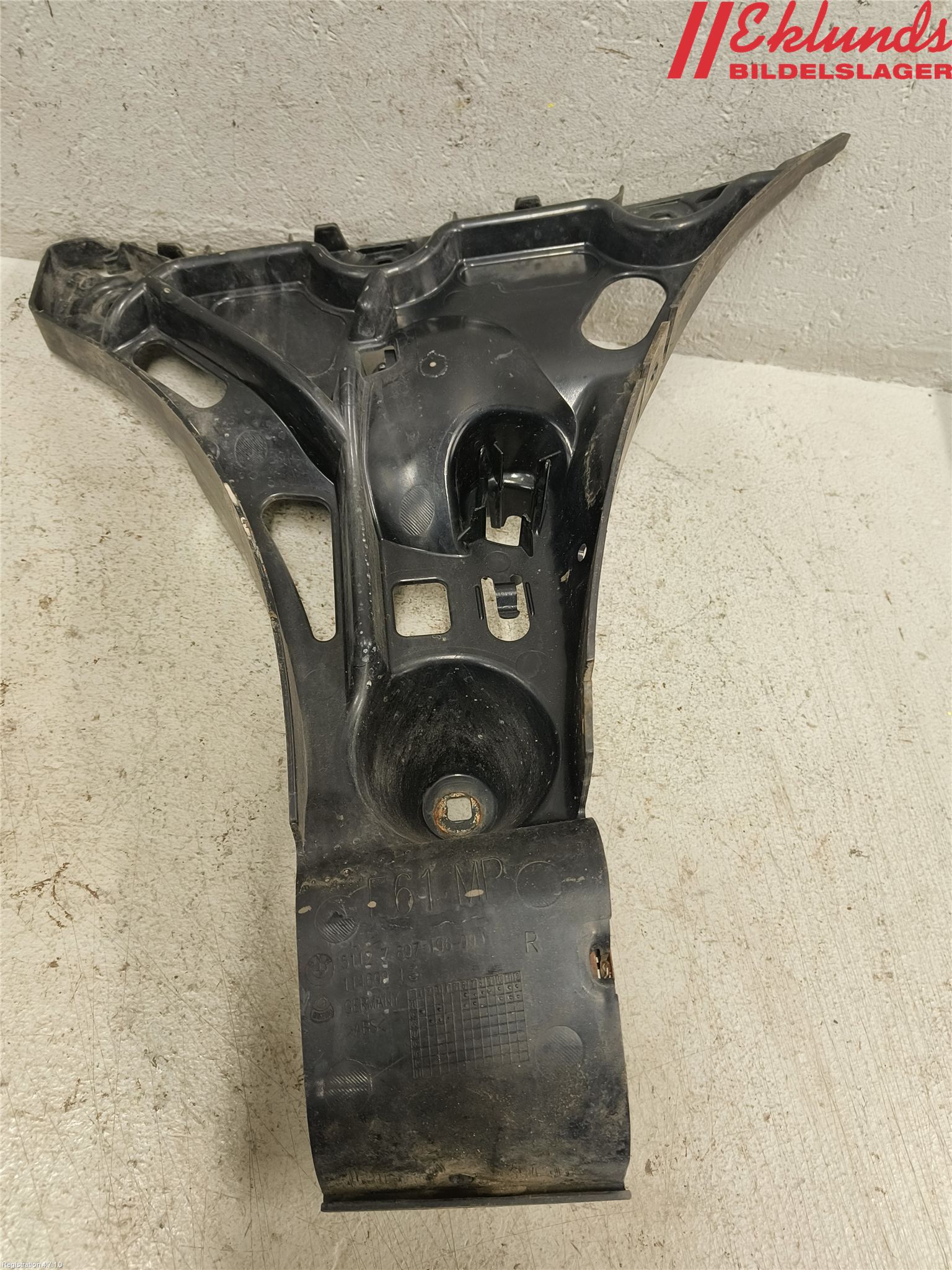 BMW 5 E60/61 Sed/Tou 02-10 Stötfångarfäste Bak Hö