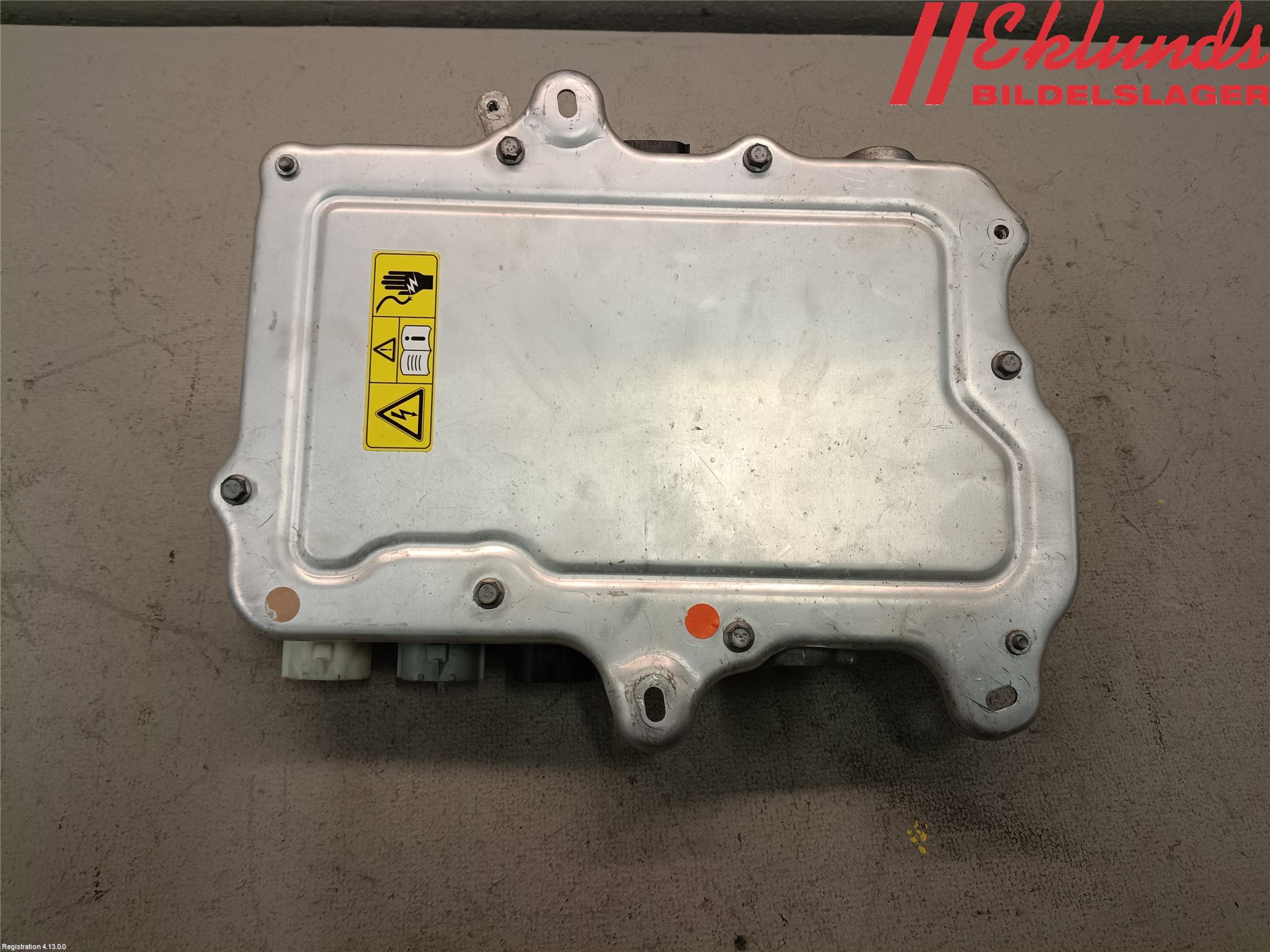 Tesla MODEL X 16- Converter