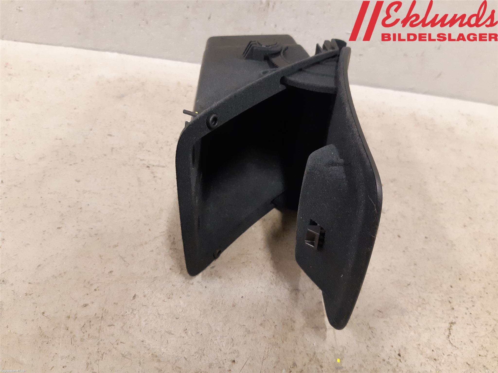 Volvo XC90/RECHARGE 16- Instrumentbräda Förvaringsfack