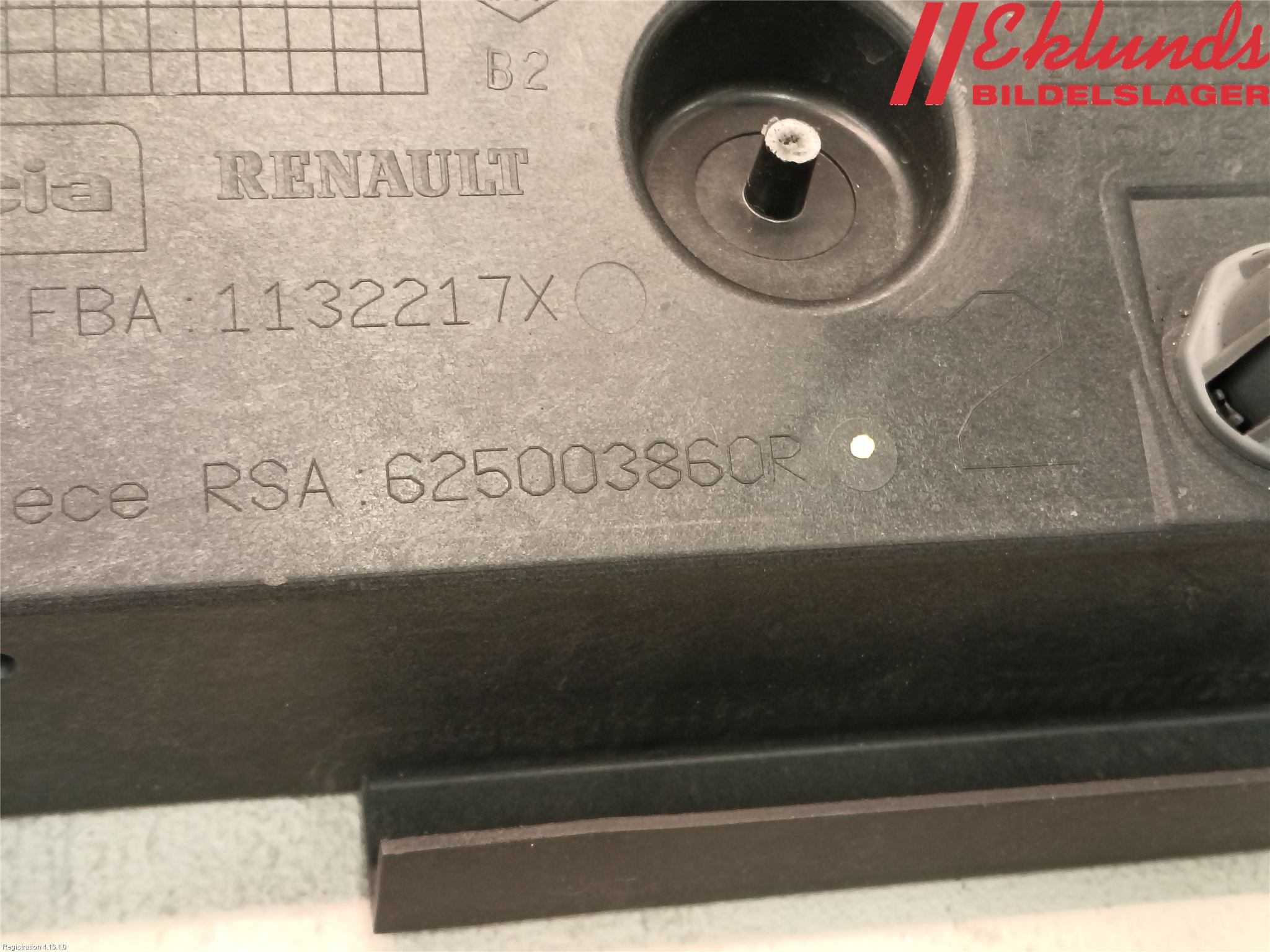 Renault CLIO IV 12-16 Front Huvlåsplåt-Balk