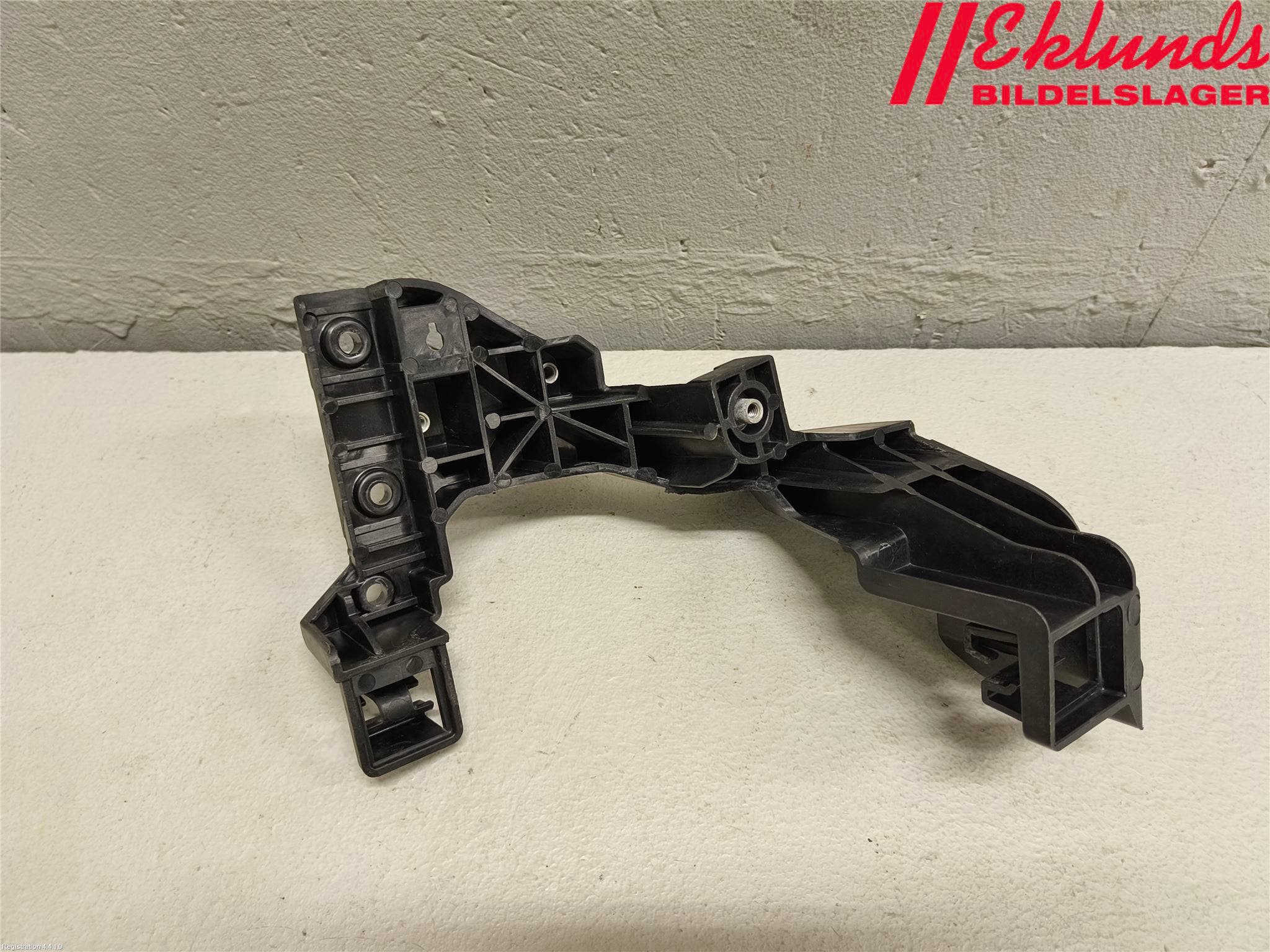 Kia CEED 12-18 Strålkast Fästsarg