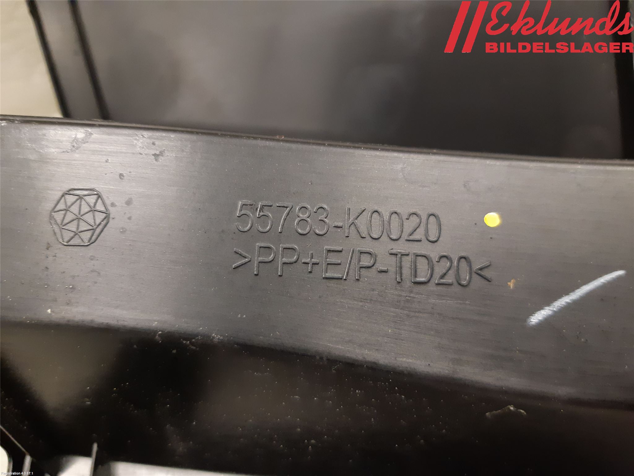 Toyota YARIS XP21 20- Torpedplåt-Torpedplast