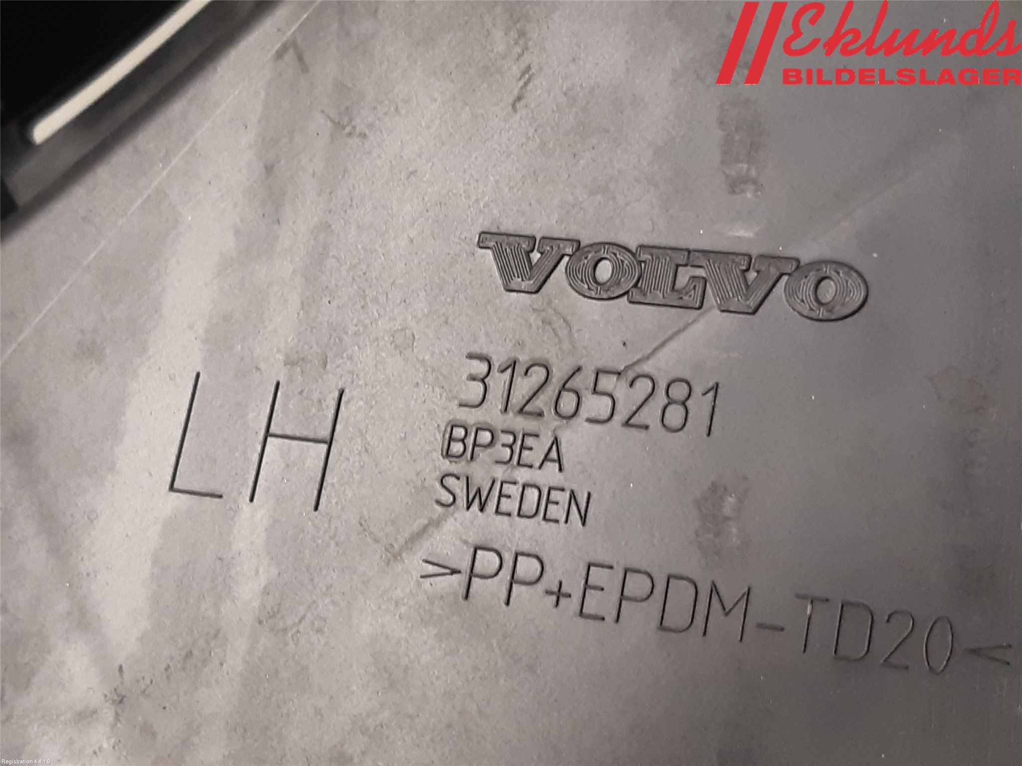 Volvo V60 11-13 Stötfångarfäste Bak Vä