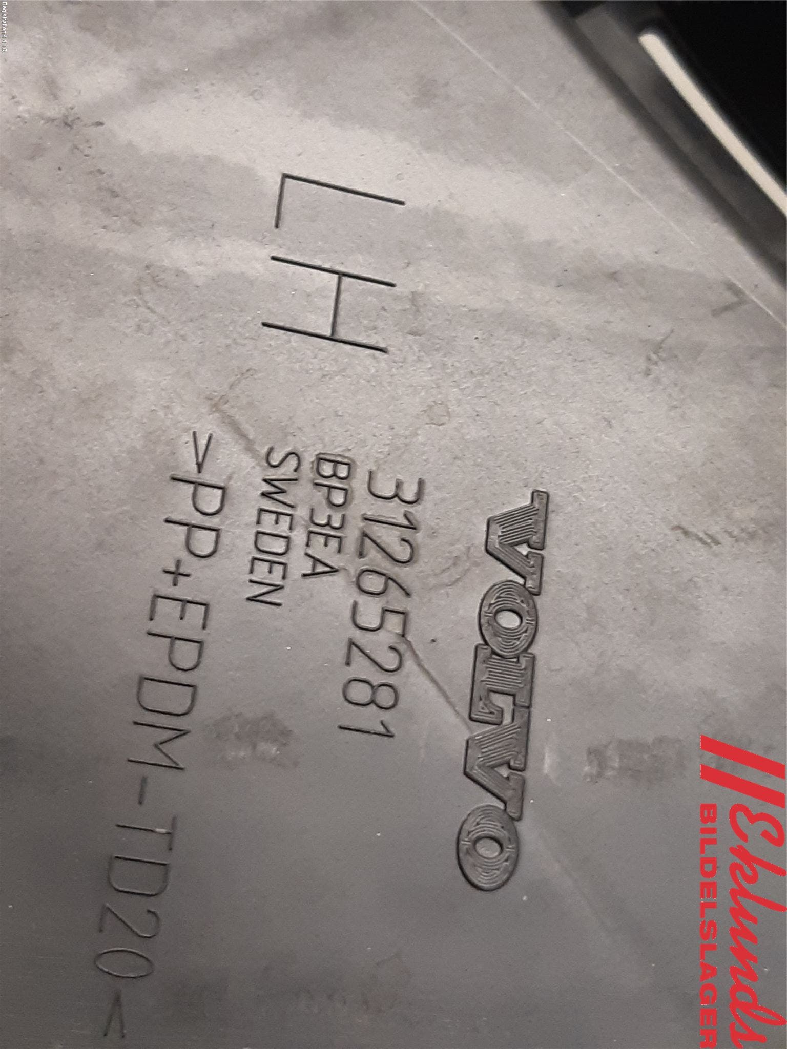 Volvo V60 11-13 Stötfångarfäste Bak Vä