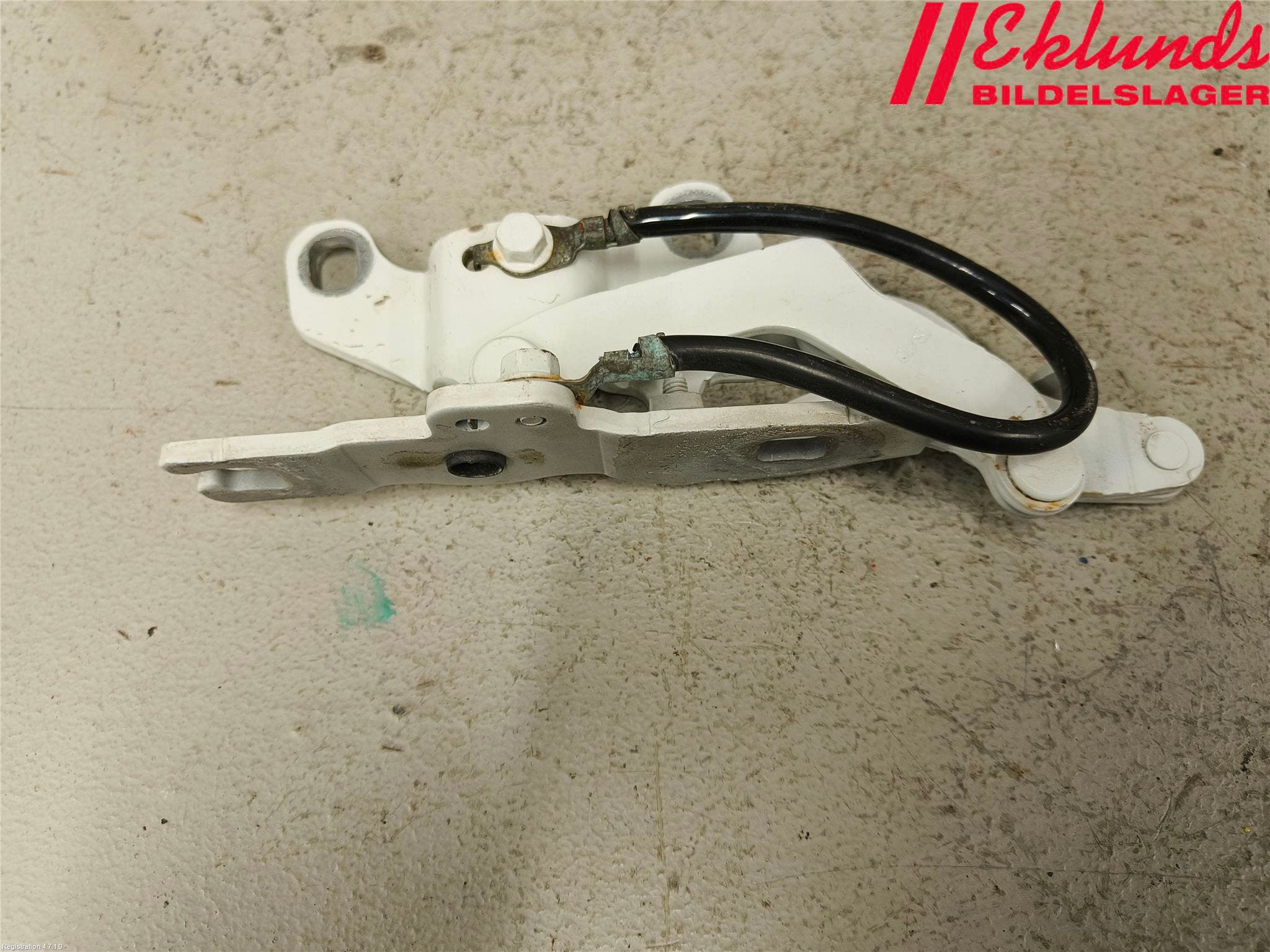 BMW 1 E87/81 5D/3D 03-11 Huvgångjärn