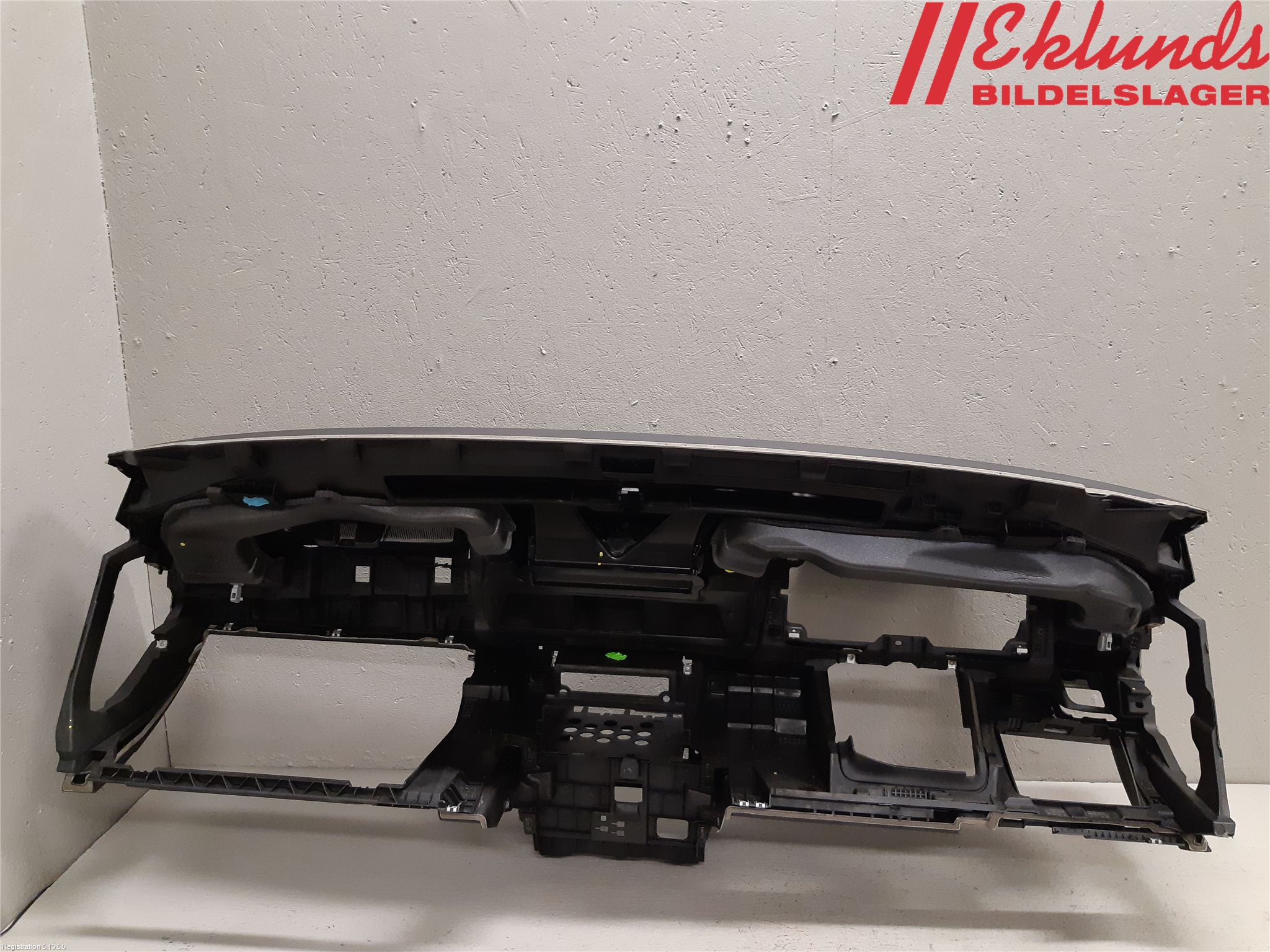 Volkswagen VW PASSAT 15-19 Instrumentbräda