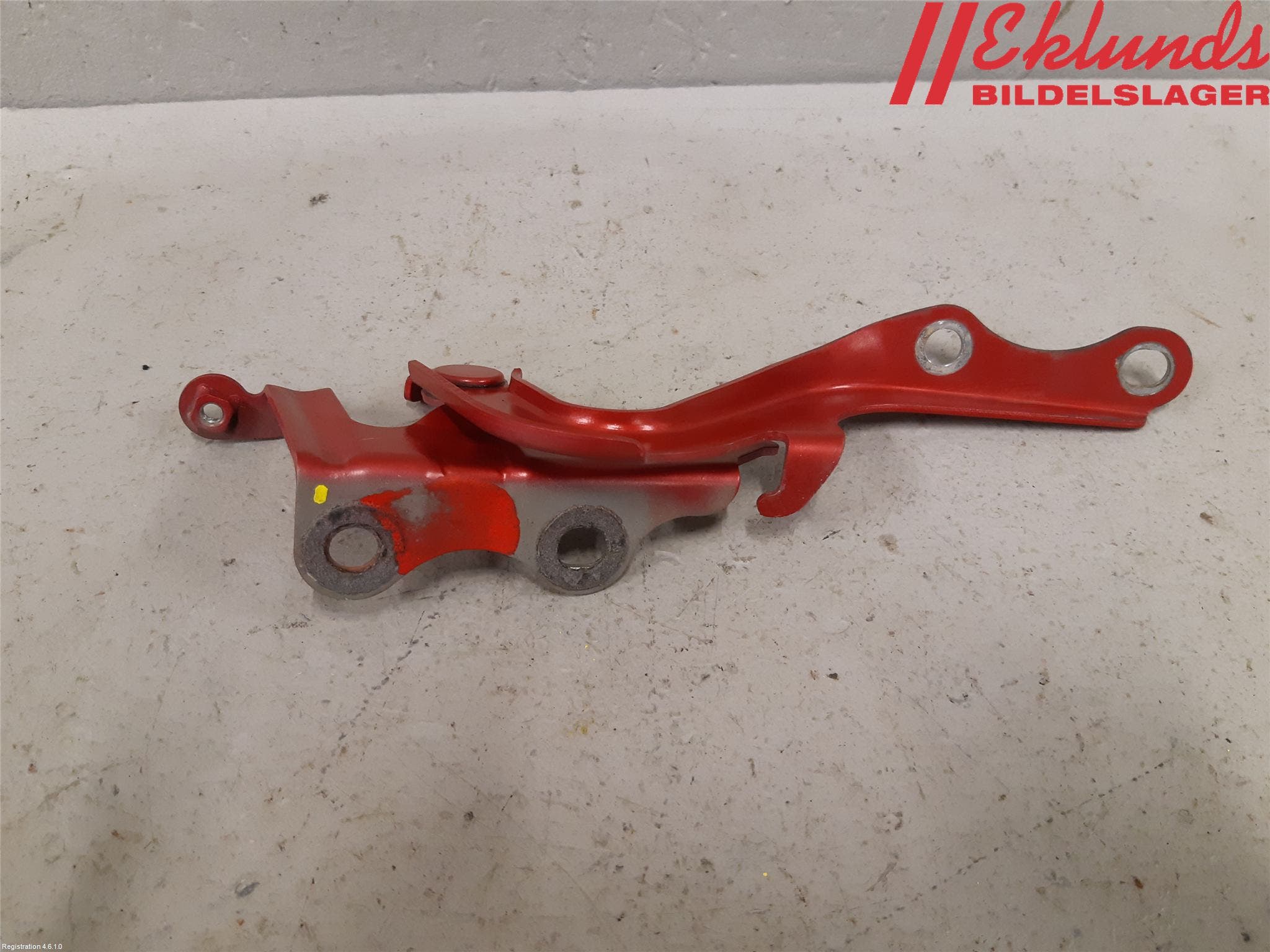 Toyota VERSO 09-18 Huvgångjärn