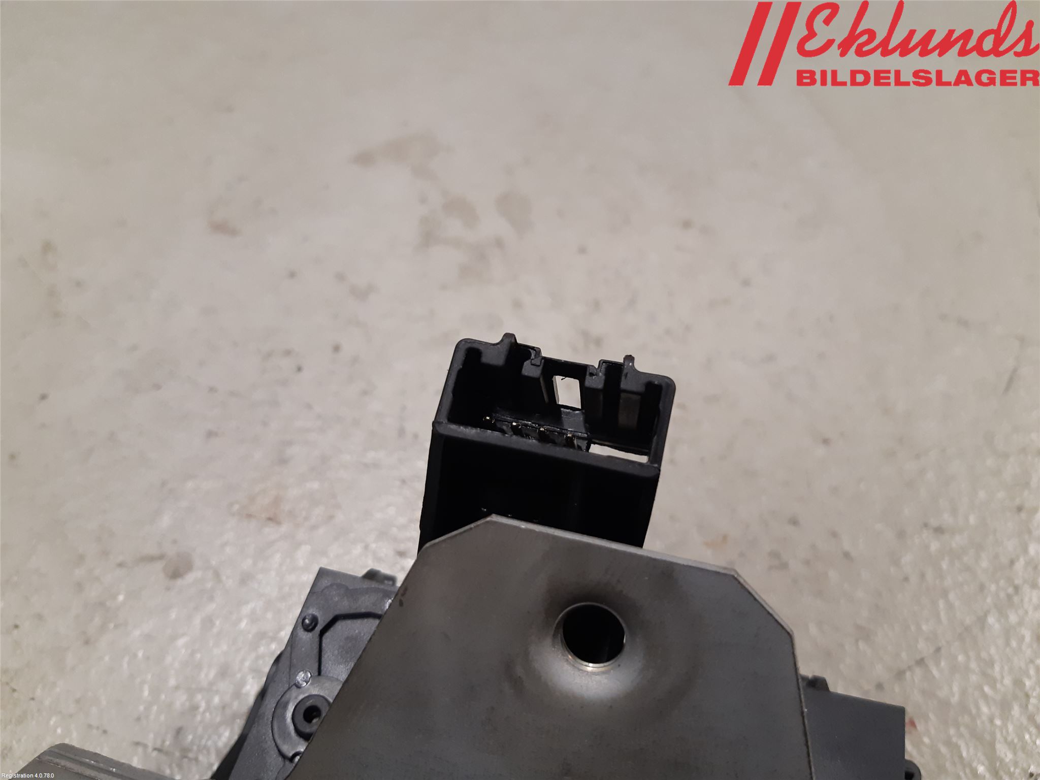 Volvo V40 12-19 Låskista Baklucka