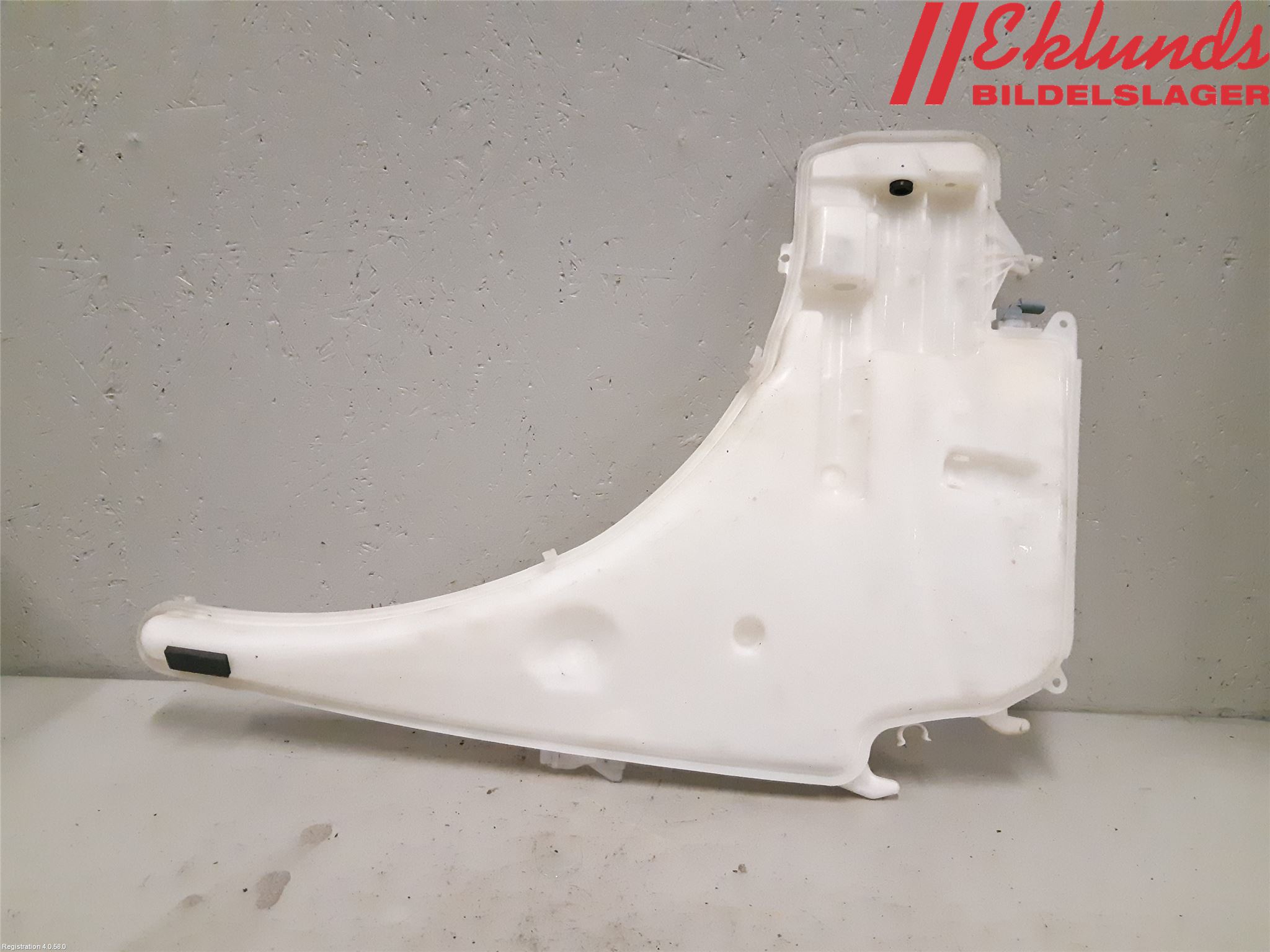 BMW 3 E90/91 SED/TOU 05-12 Spolartank Vindruta