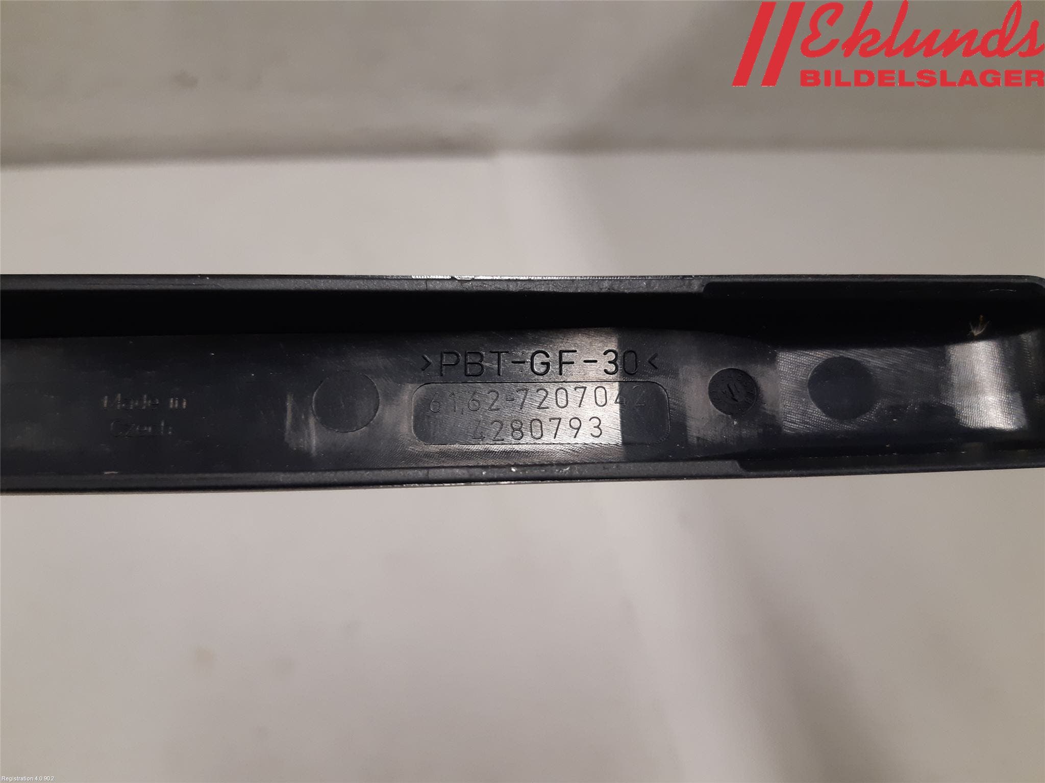 BMW 5 F10/F11/F18 09-17 Torkararm-Bakruta