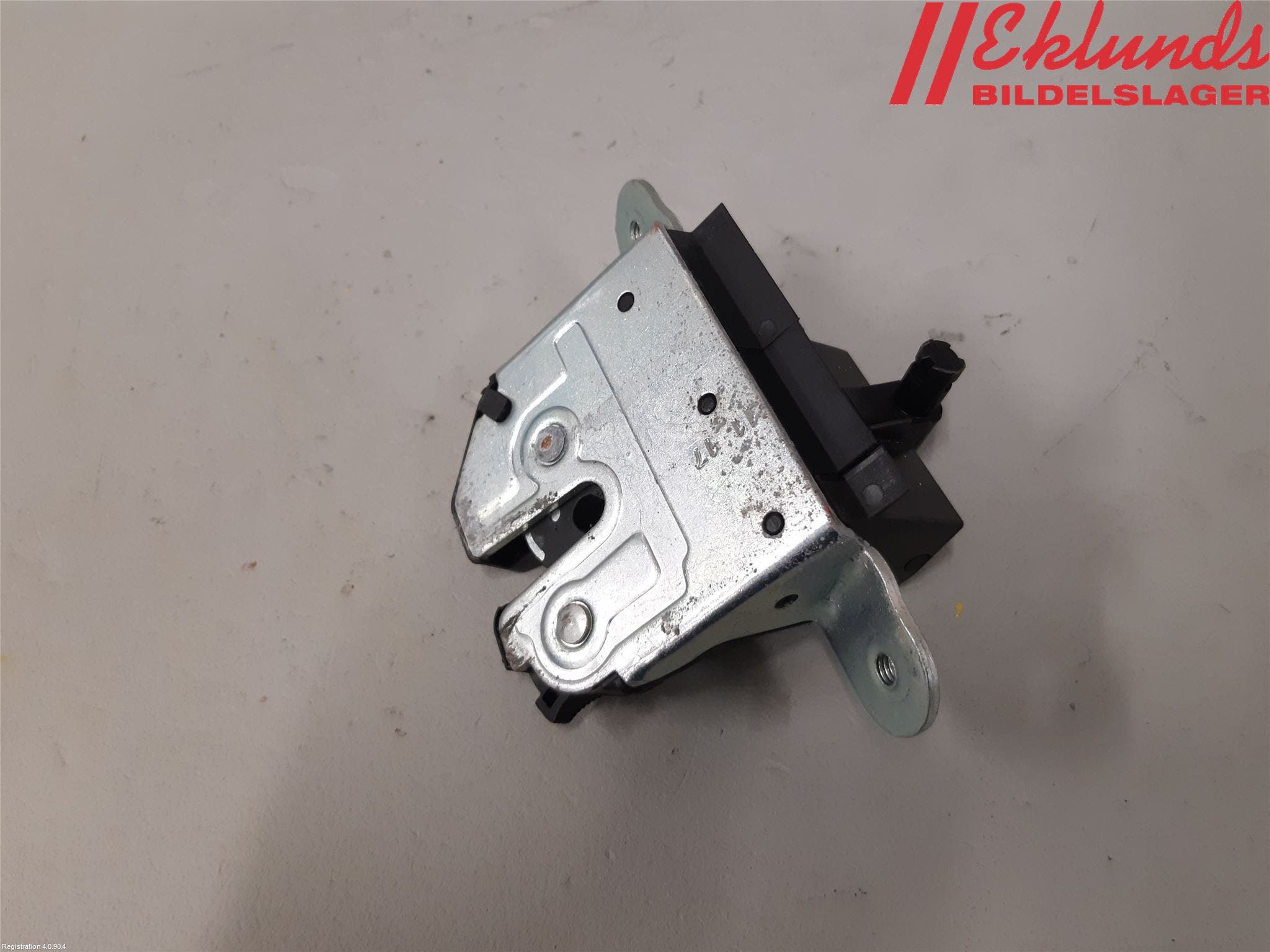 Opel ASTRA K 16-22 Låskista Baklucka