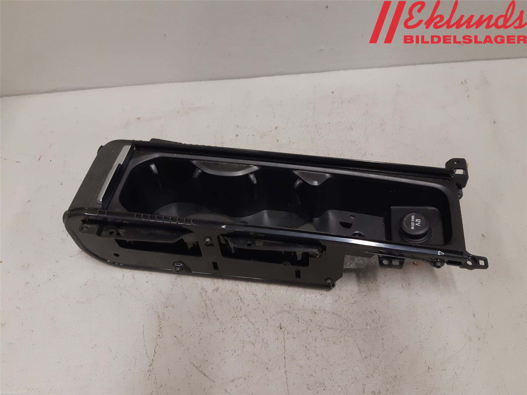 Volvo V90 17->> Mugghållare