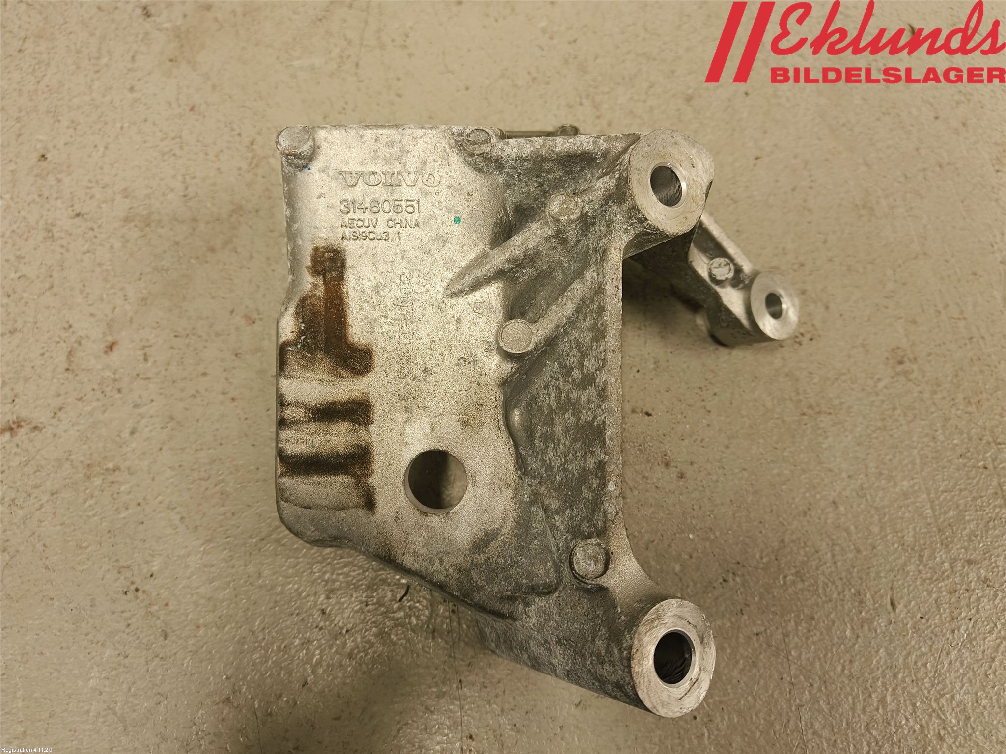 Volvo V60 19- Motorfäste