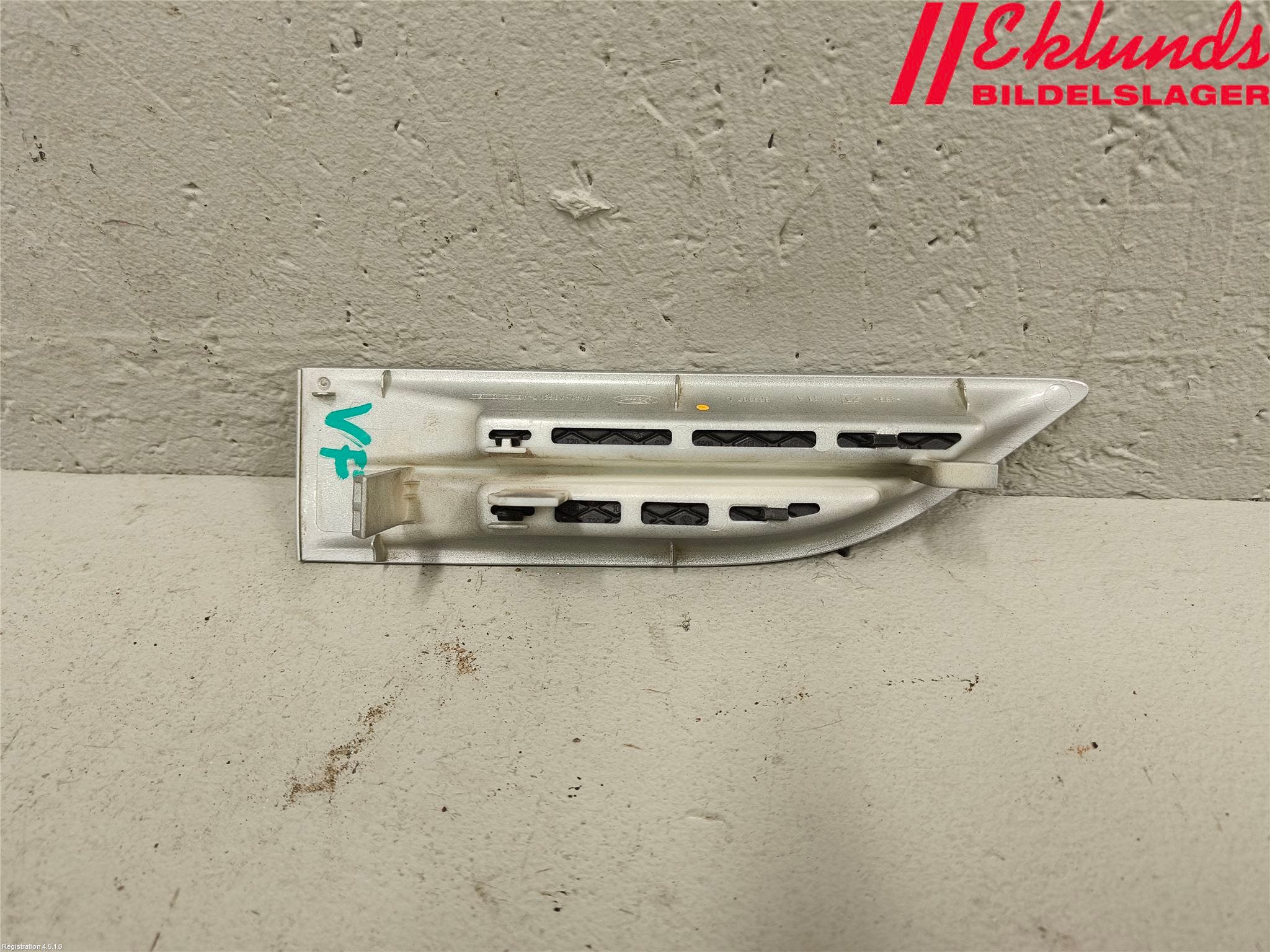 Ford KUGA 08-12 List Framskärm Vä