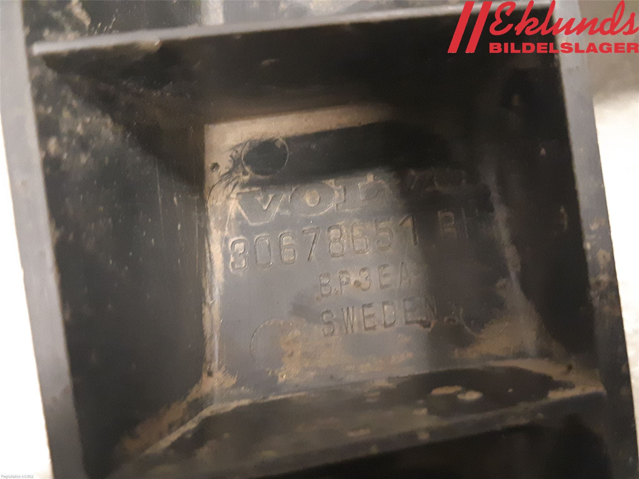 Volvo XC70 08-13 Stötfångarfäste Bak Hö