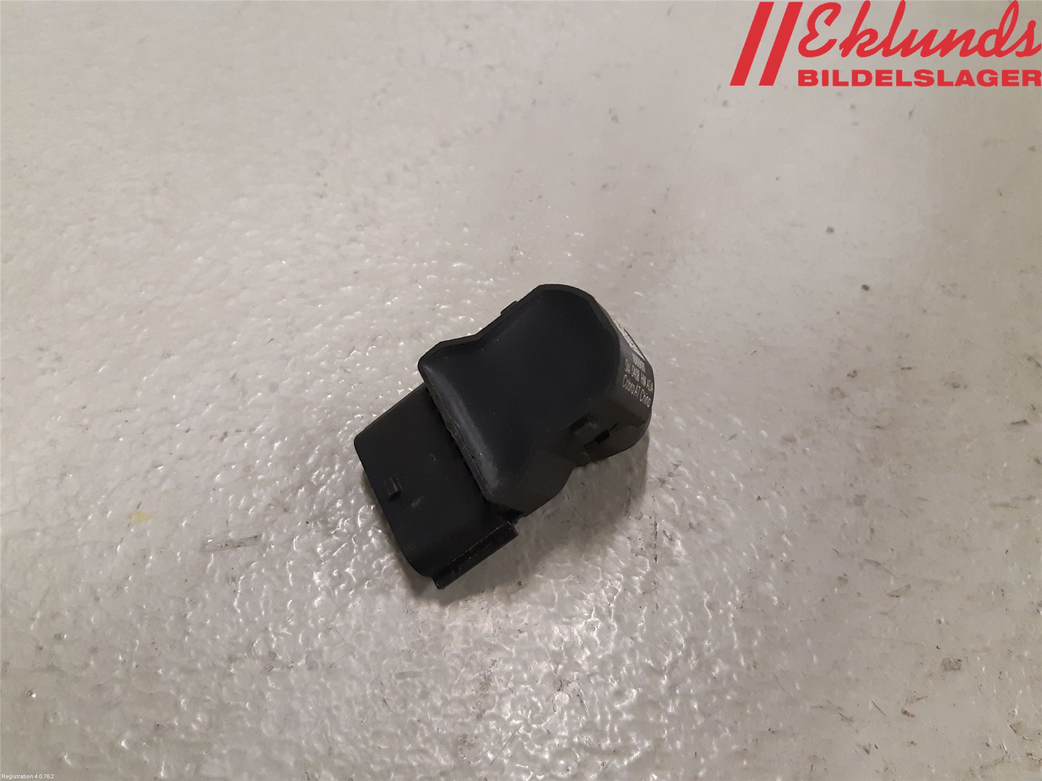 Toyota AVENSIS 16-18 Parkeringshjälp Frontsensor