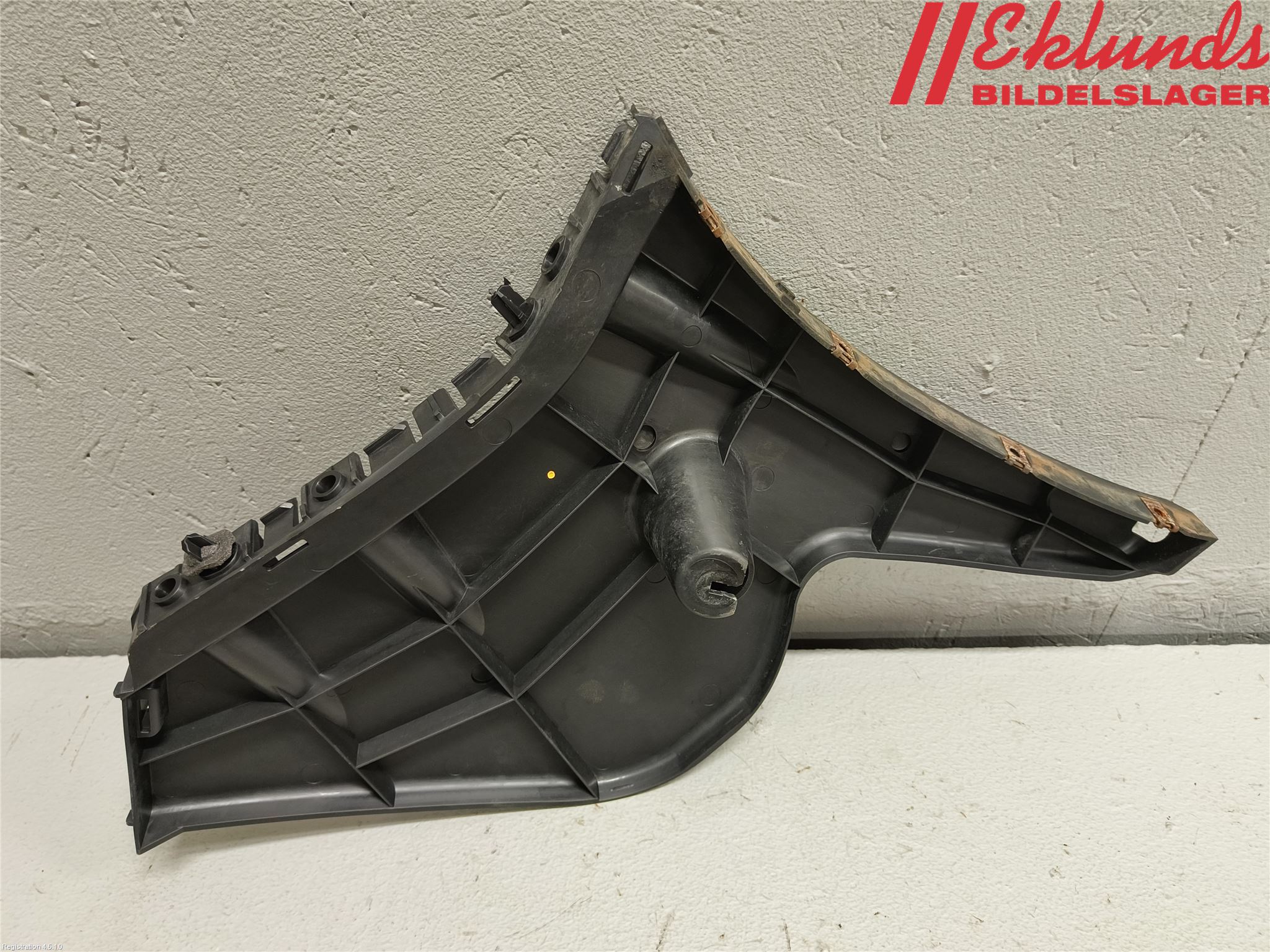 Volvo V60 11-13 Stötfångarfäste Bak Vä