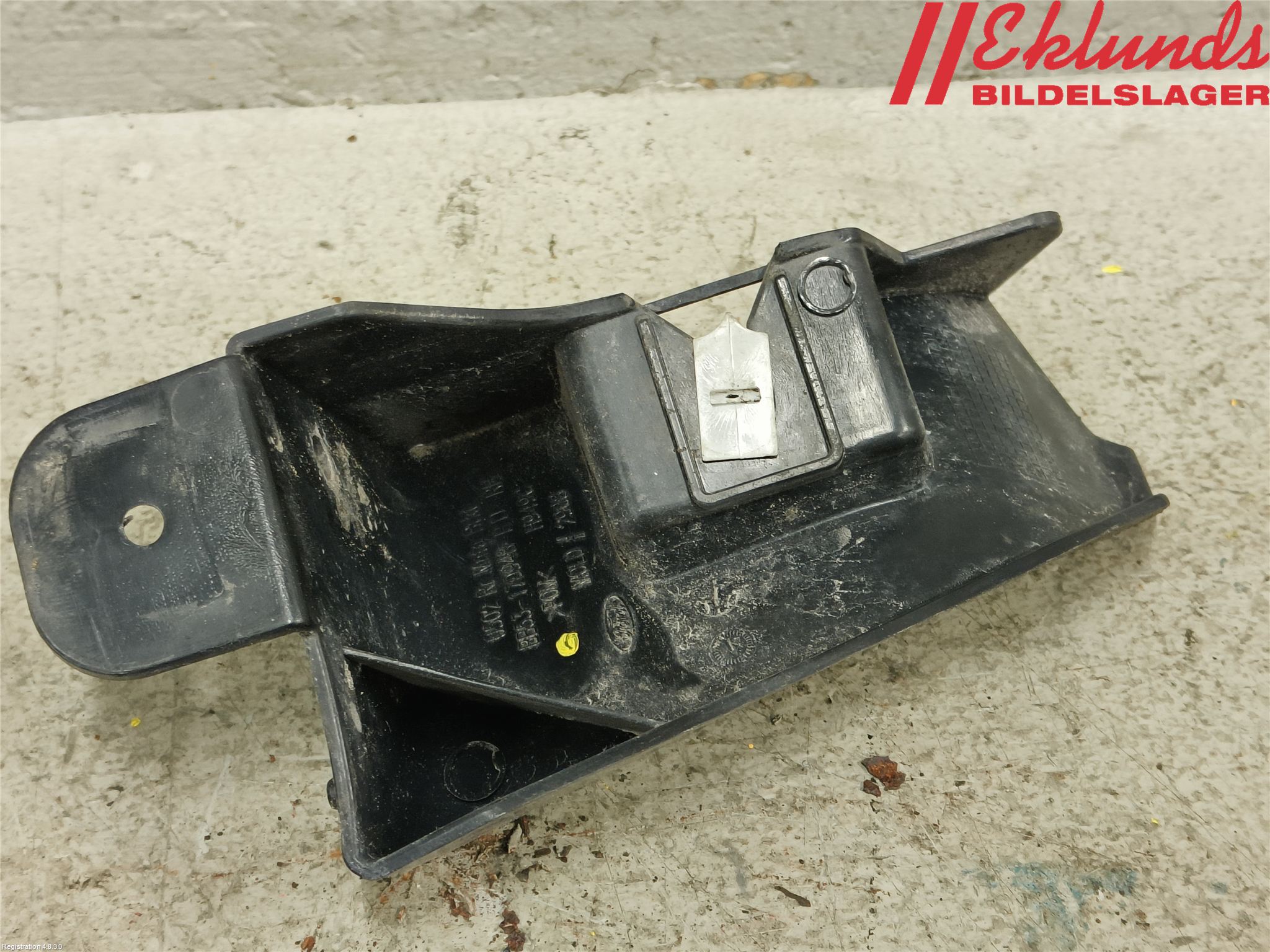 Ford EXPLORER 93-23 Stötfångarfäste Bak Hö