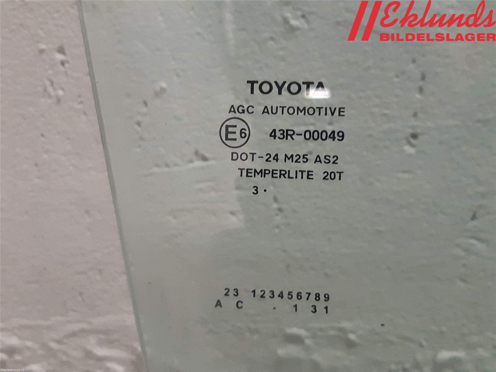 Toyota AURIS 13-19 Dörruta Fram Höger