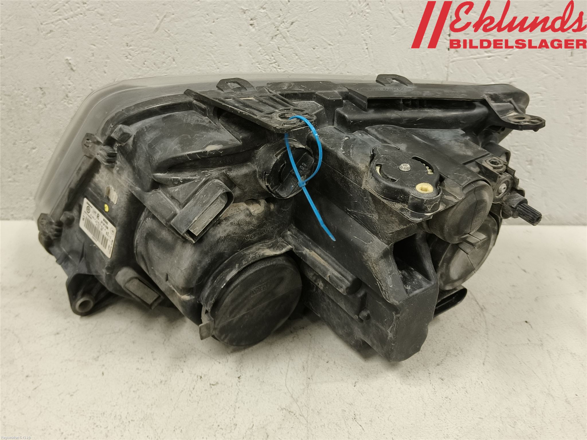 Volkswagen VW AMAROK 2H 10-22 Strålkastare Höger