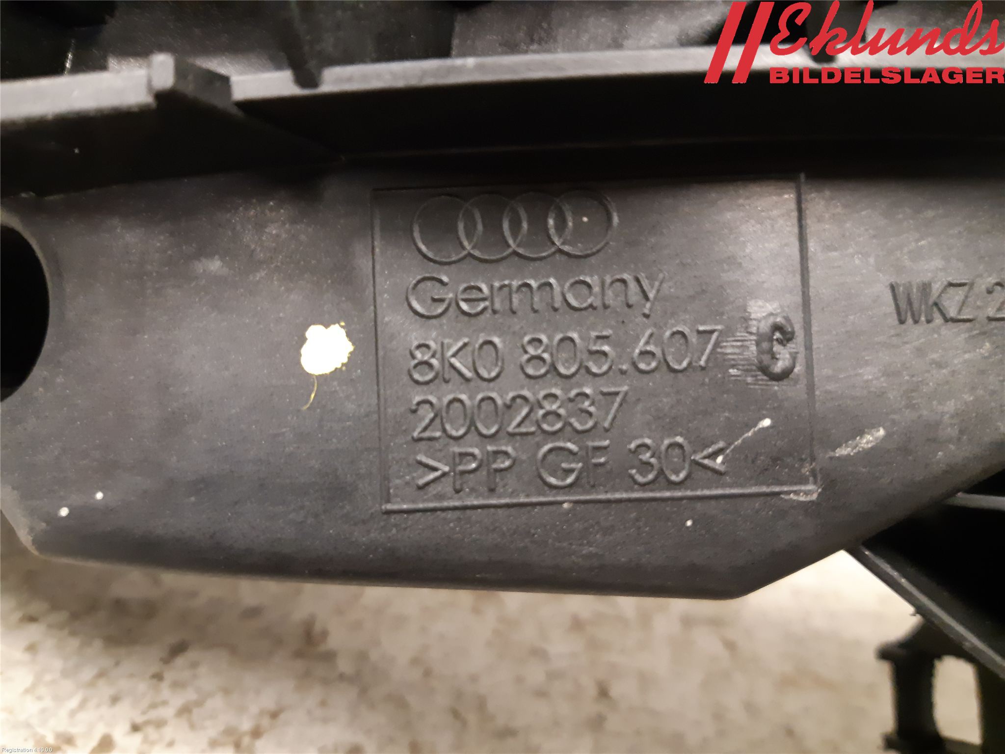 Audi A4/S4 08-11 Strålkastarsarg Vänster