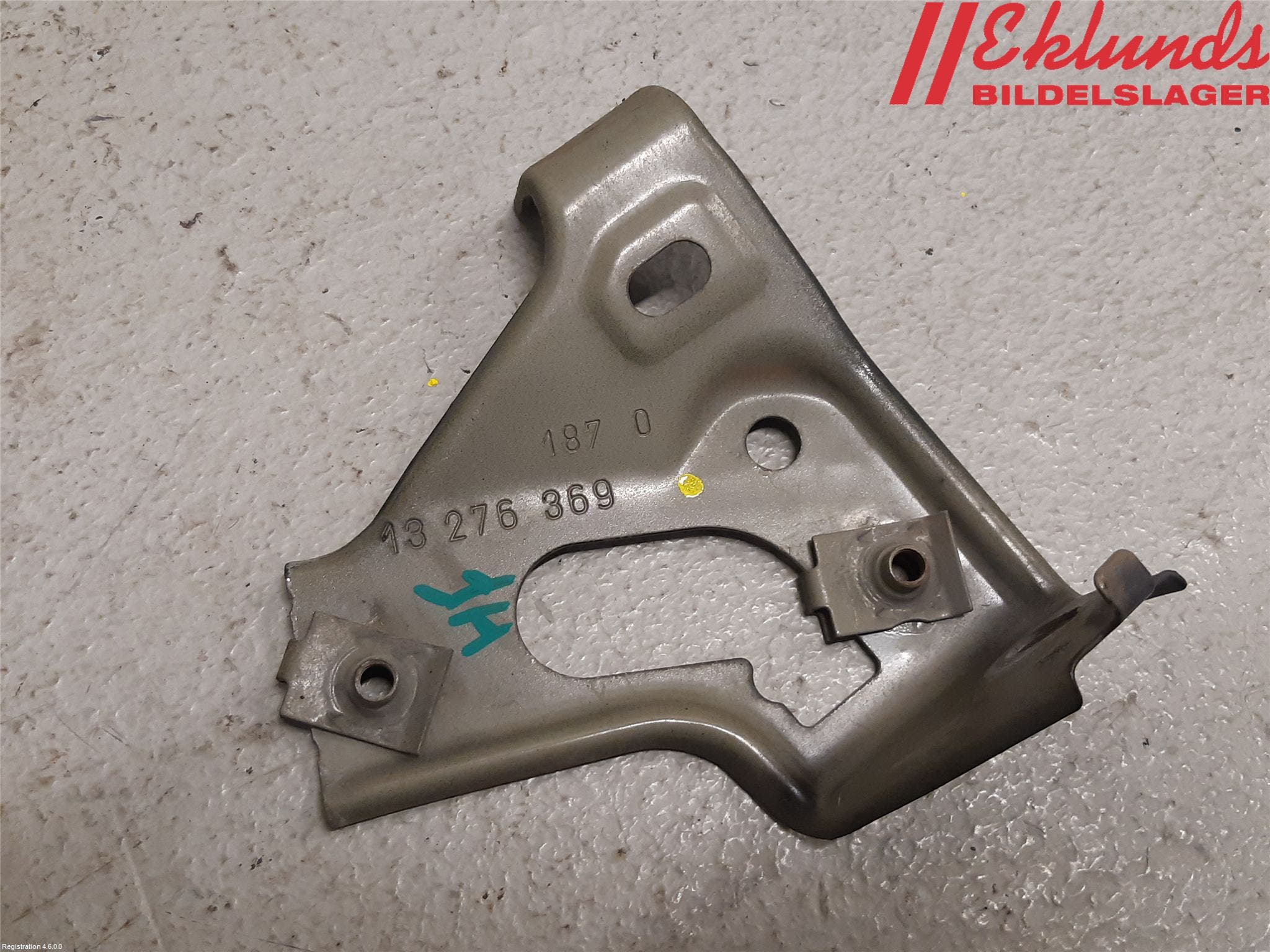 Opel ASTRA J 10-15 Skärmfäste Fram Hö