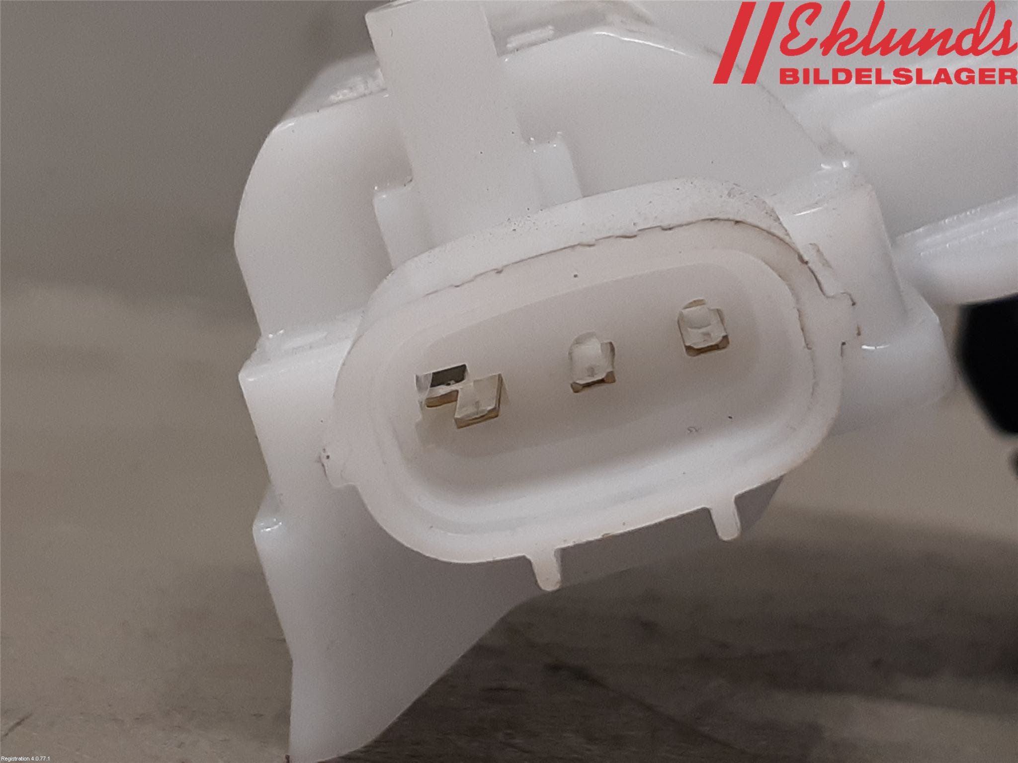 Toyota RAV4 19- Låskista Baklucka