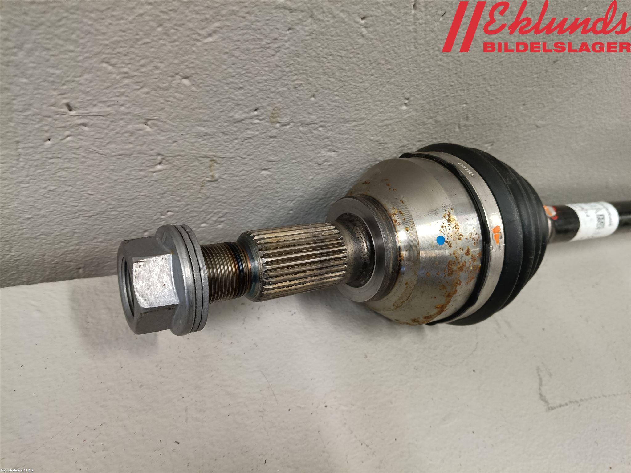 Tesla MODEL Y 21- Drivaxel Fram Vänster