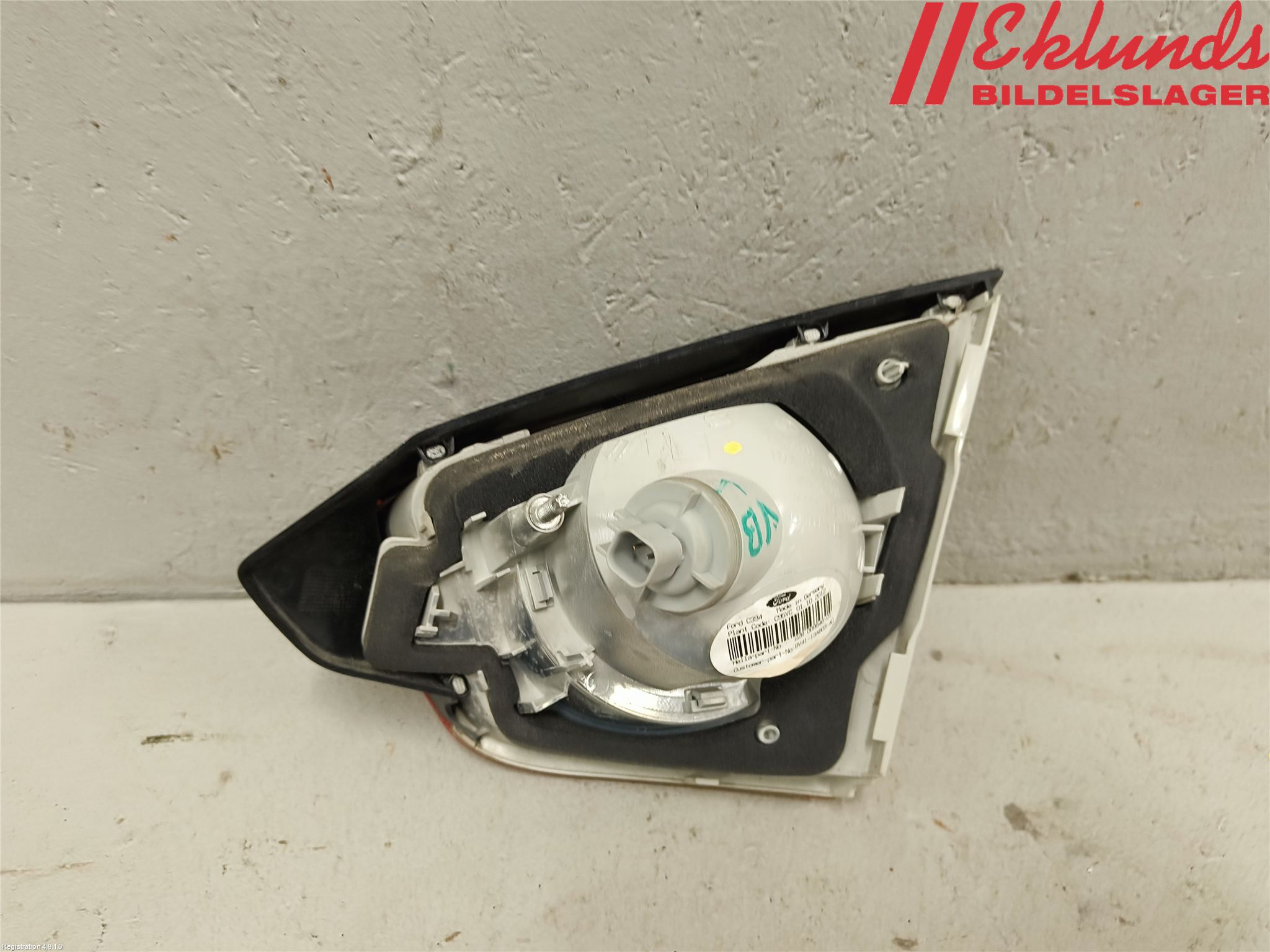 Ford KUGA 08-12 Bakljus Lucka Vä