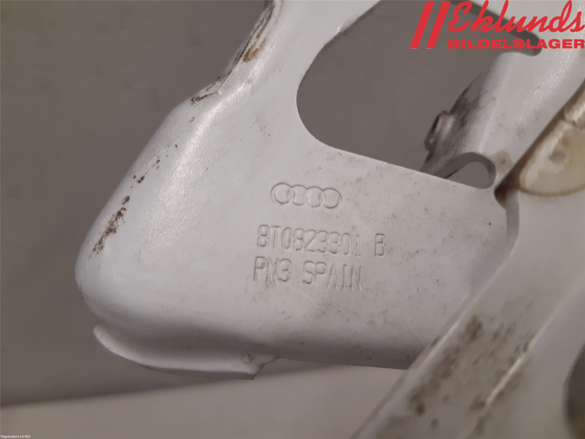 Audi A5 07-16 Huvgångjärn