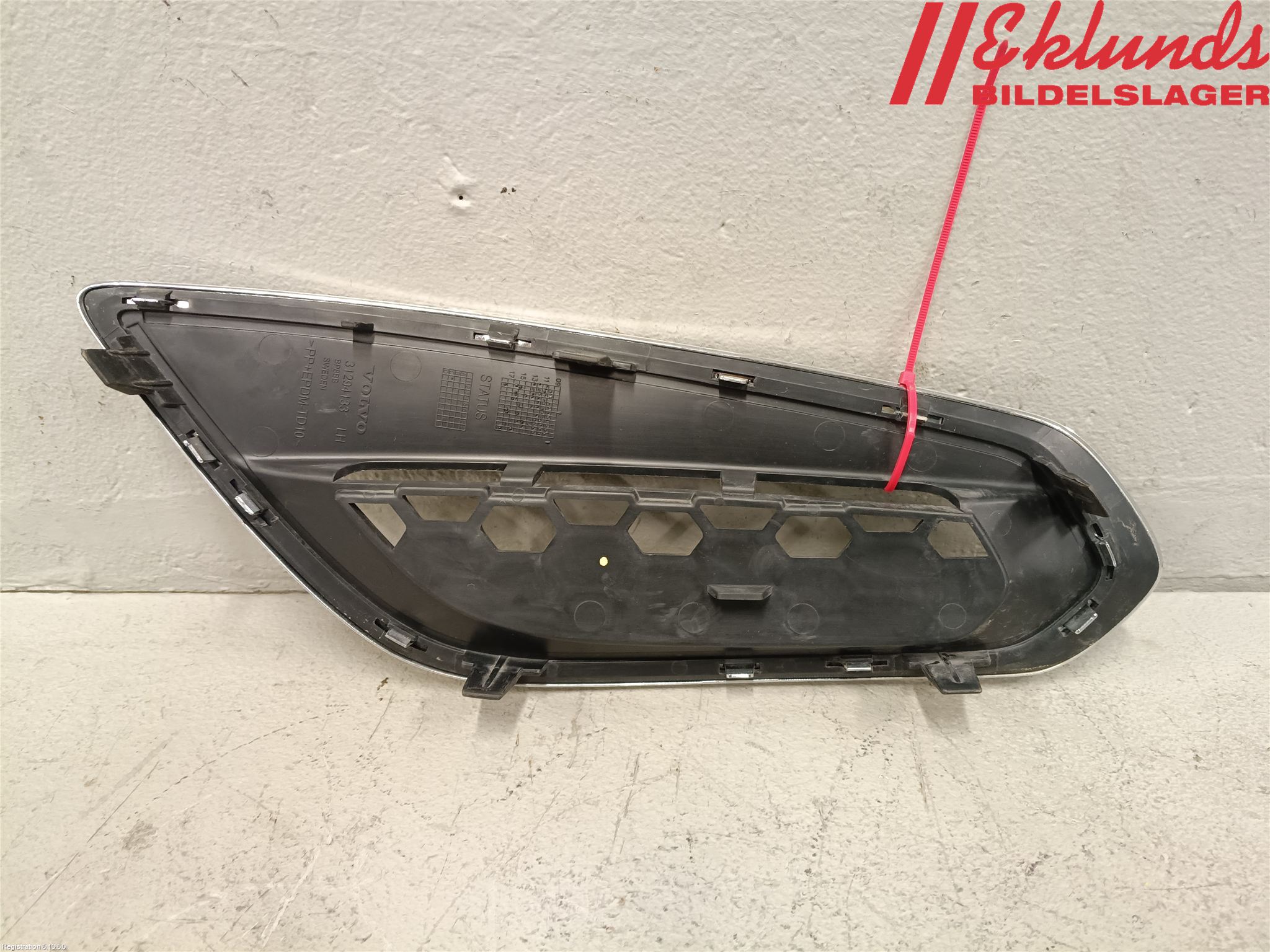 Volvo V60 11-13 Dimljussarg Fram