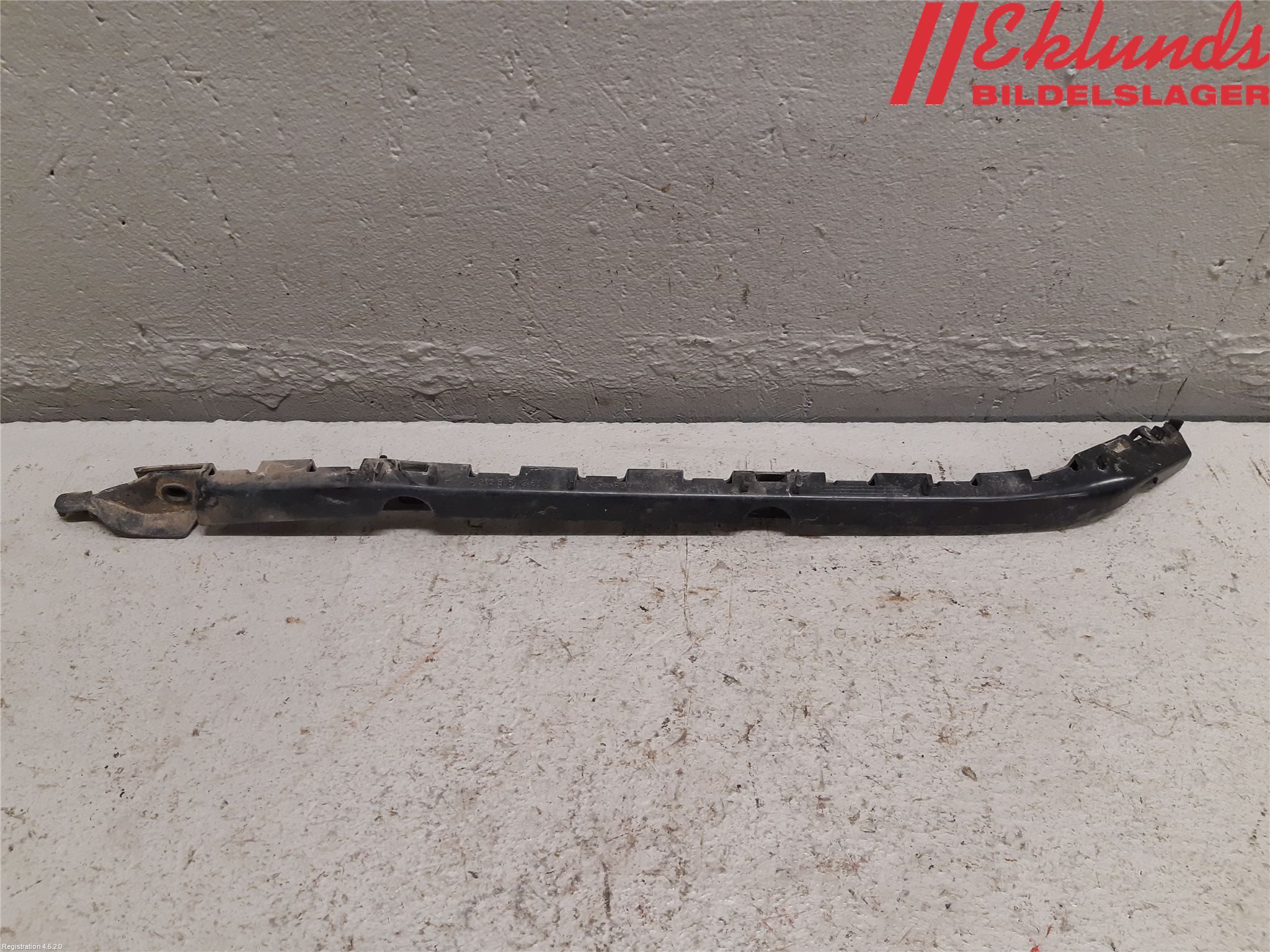 Mercedes-Benz MB E-KLASS (W212) 09-16 Stötfångarfäste Bak Hö