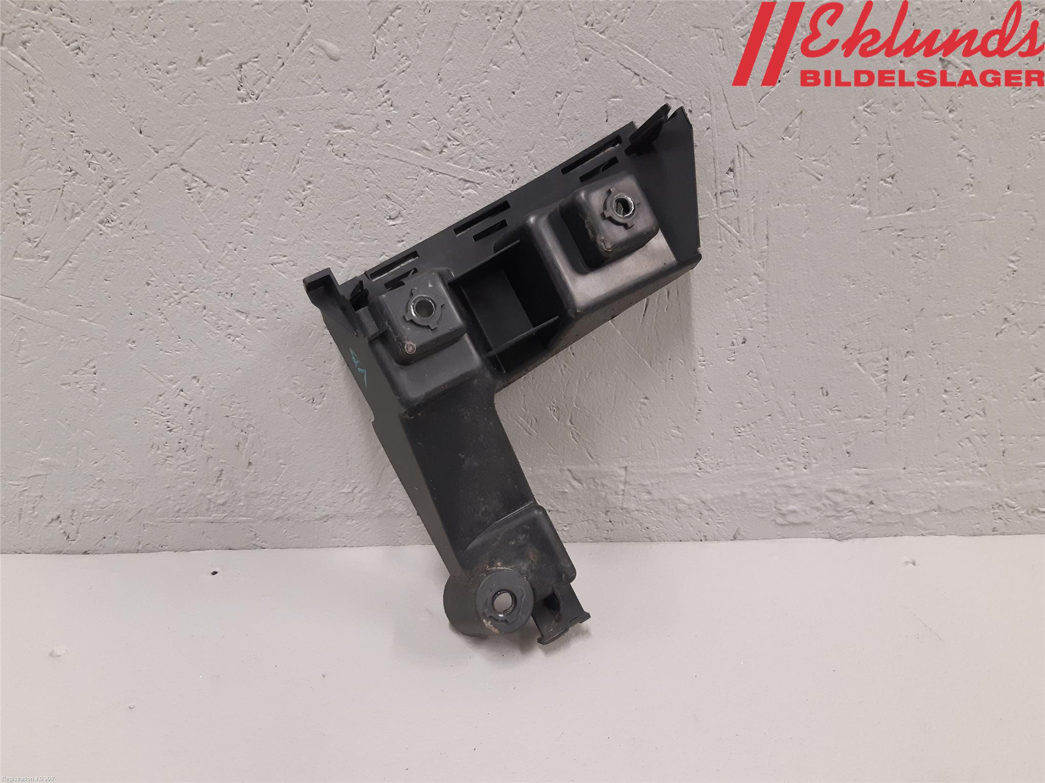 Volvo V70 08-13 Stötfångarfäste Bak Vä