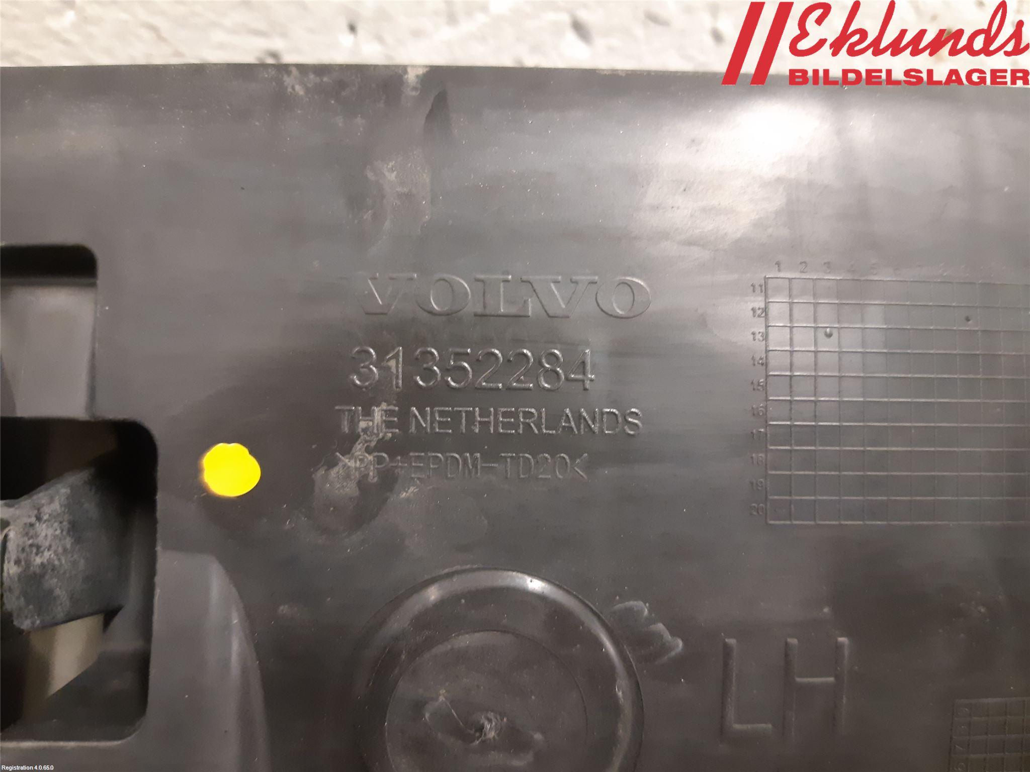 Volvo V60 14-18 Stötfångarfäste Bak Vä