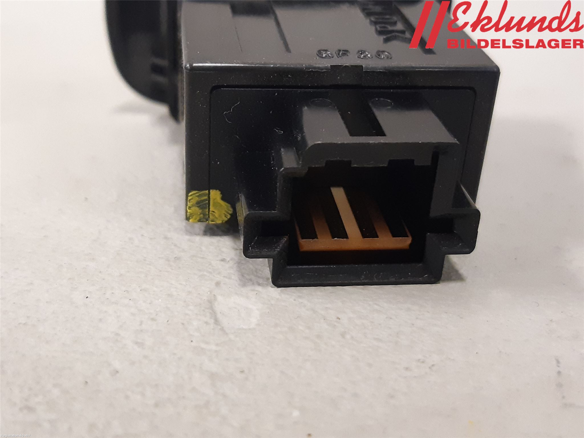 Mitsubishi OUTLANDER 13-21 Strömställare Baklucka