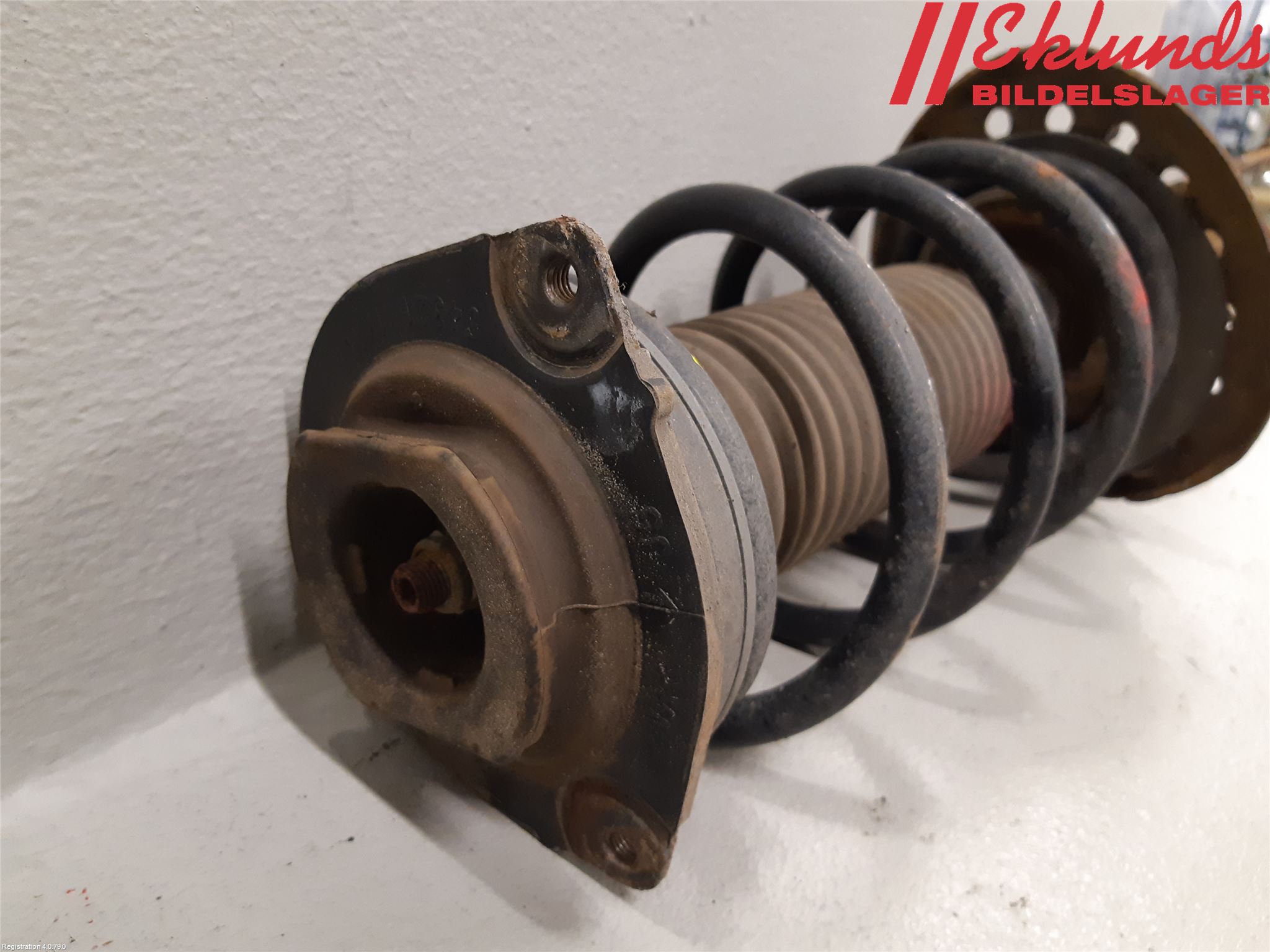 Nissan JUKE 14-19 Fjäderben Fram Vänster