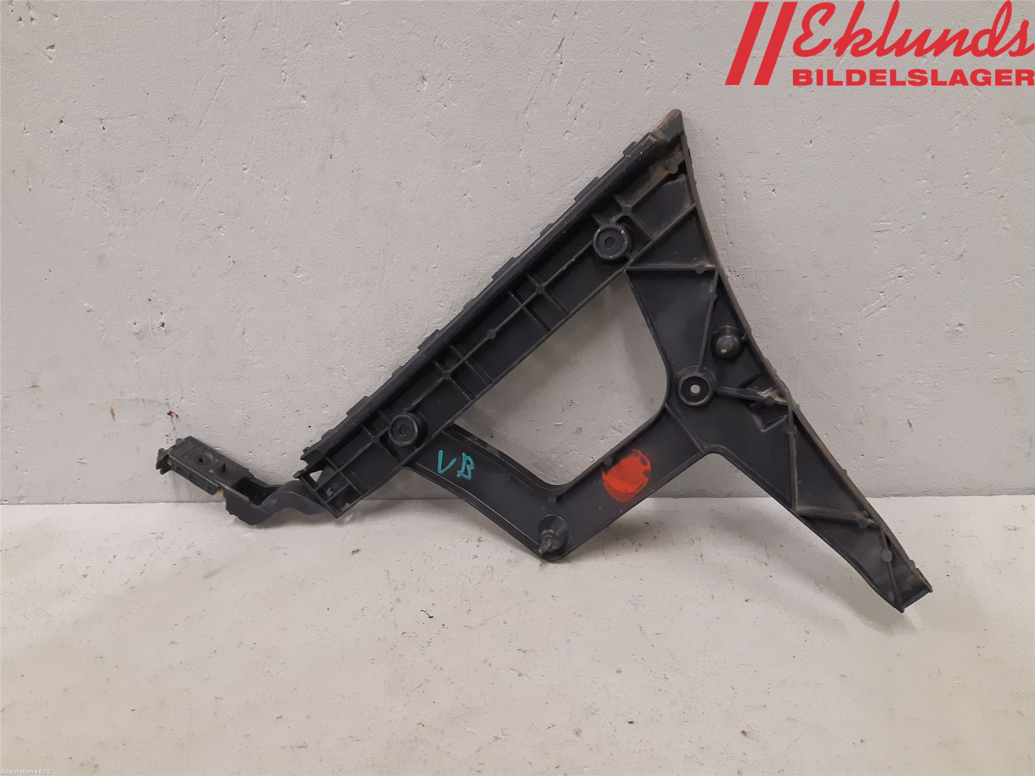 Audi A4 12-15 Stötfångarfäste Bak Vä