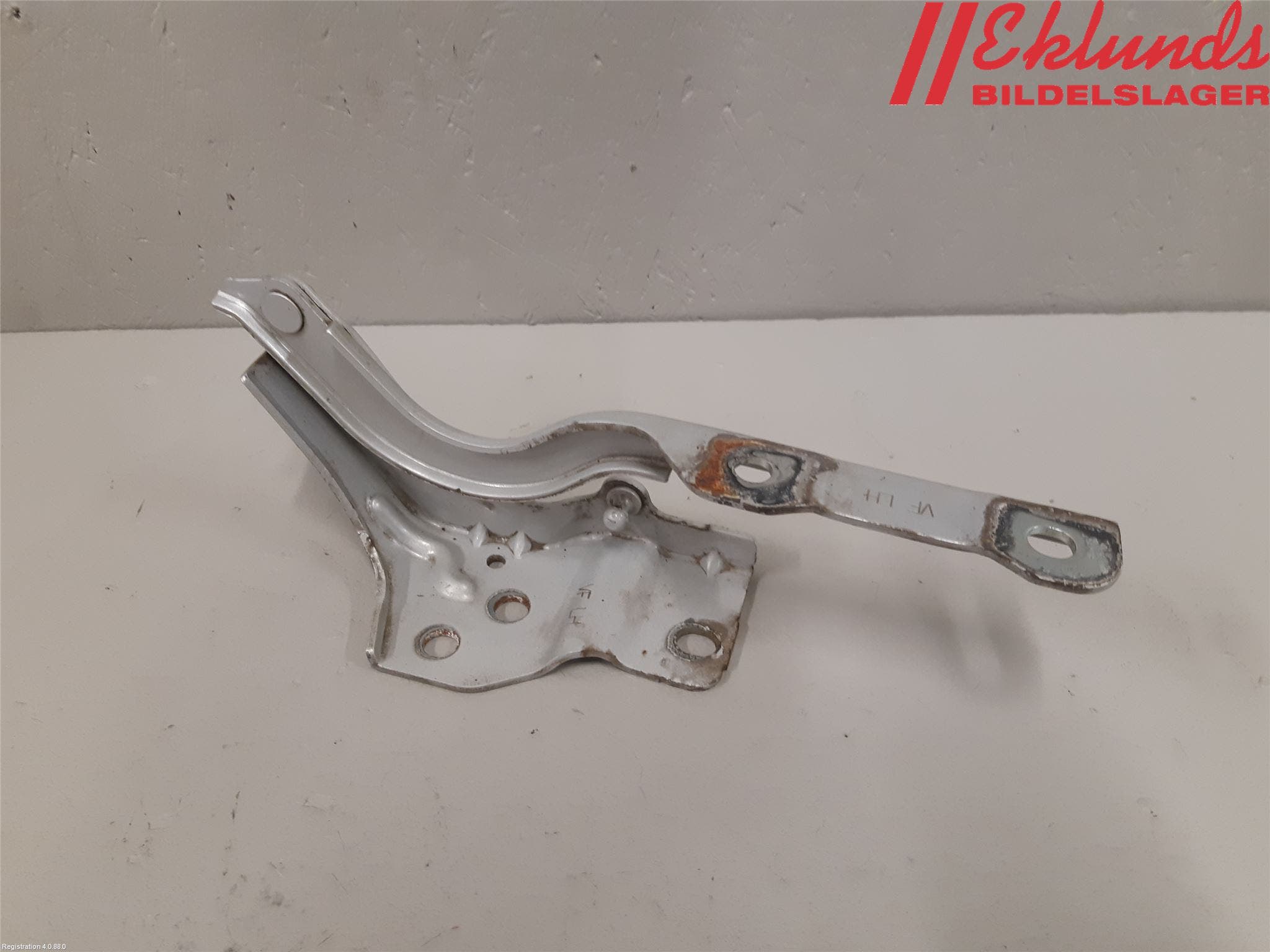 Hyundai i40 08-15 Huvgångjärn